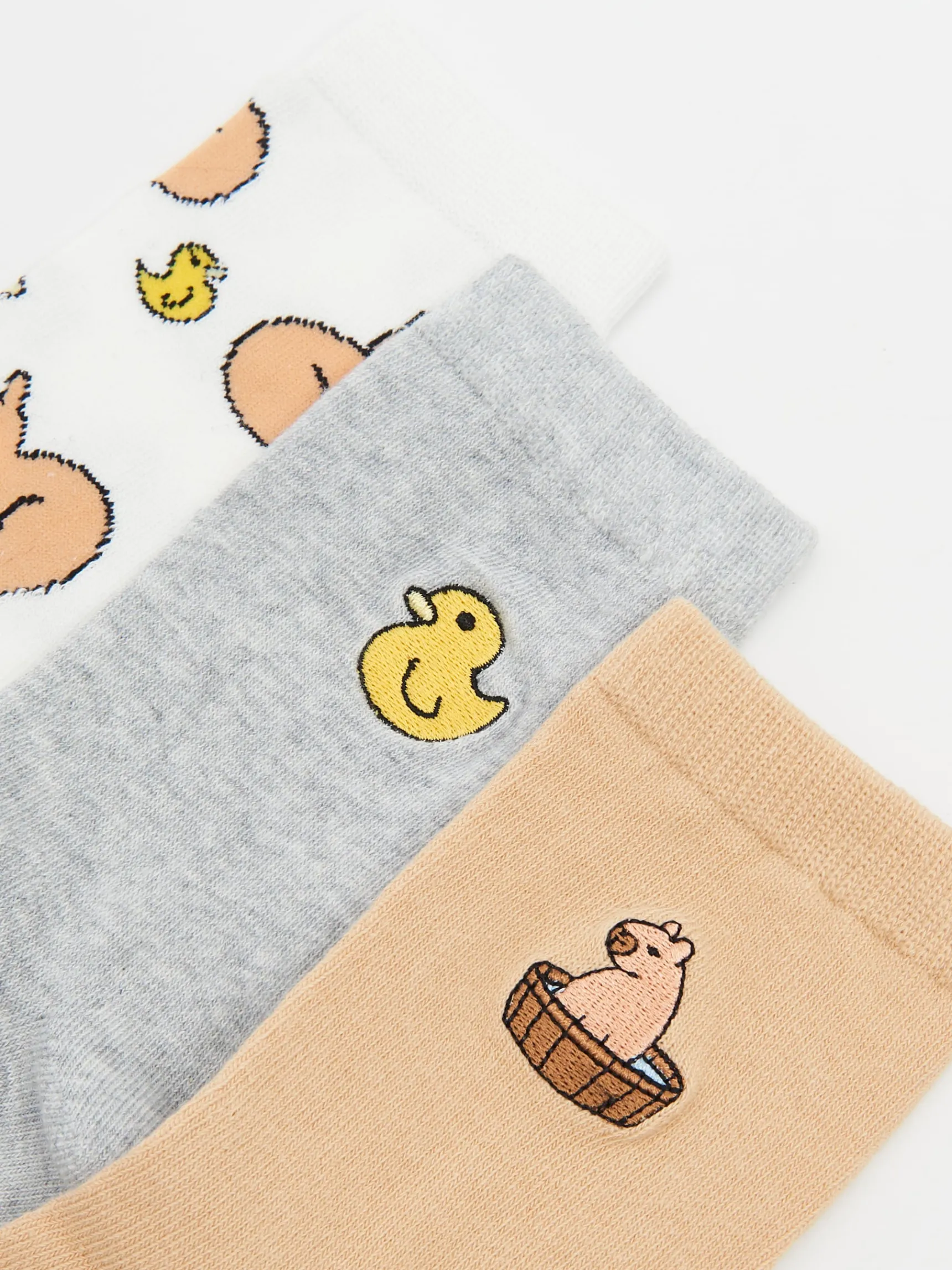 Sale Cropp 3 pack skarpetek z kapibarą i kaczuszką wielobarwny
