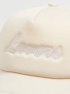 New Cropp Beżowa czapka trucker kremowy