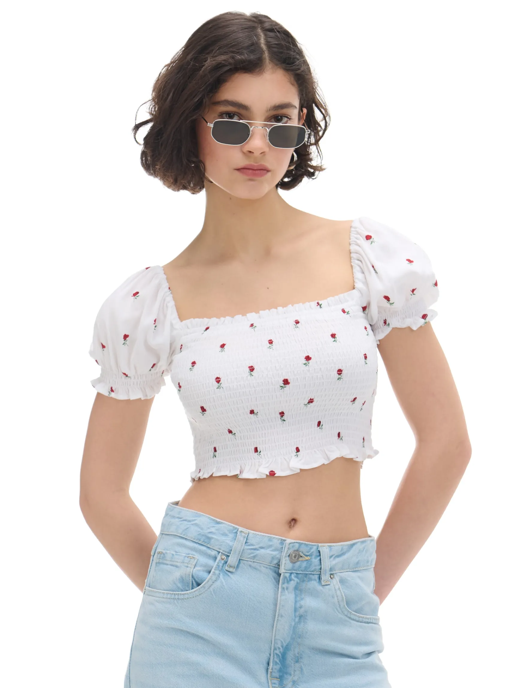 Best Cropp Biała bluzka crop top w kwiaty biały