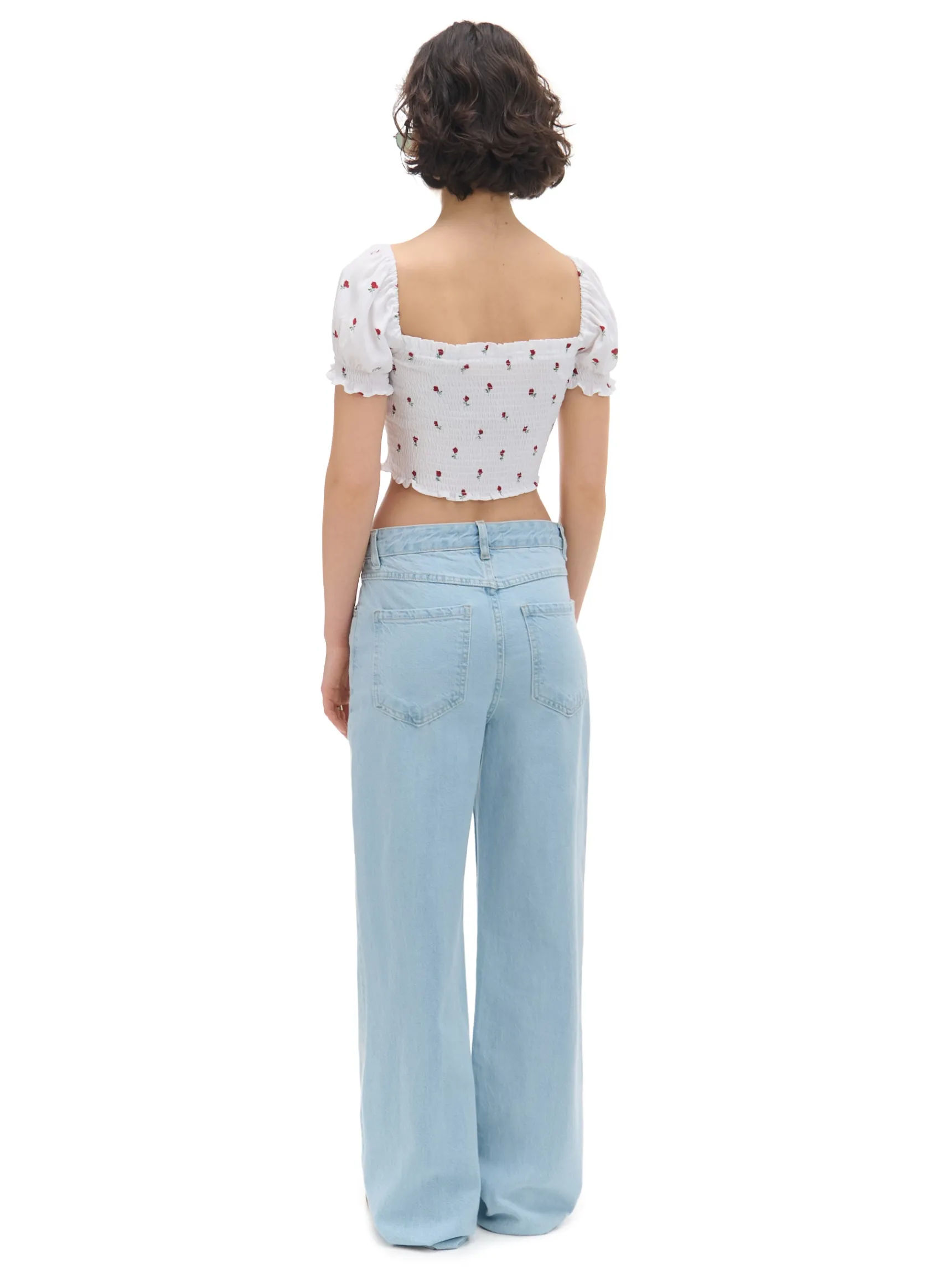 Best Cropp Biała bluzka crop top w kwiaty biały