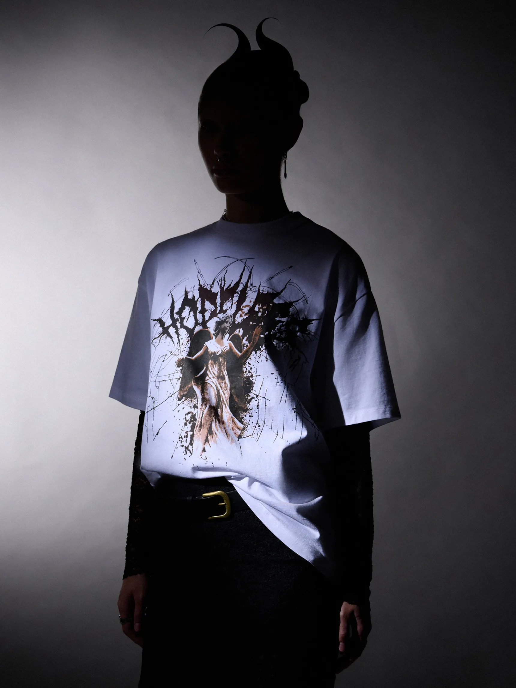 Discount Cropp Biała koszulka z nadrukiem rzeźby UNISEX biały