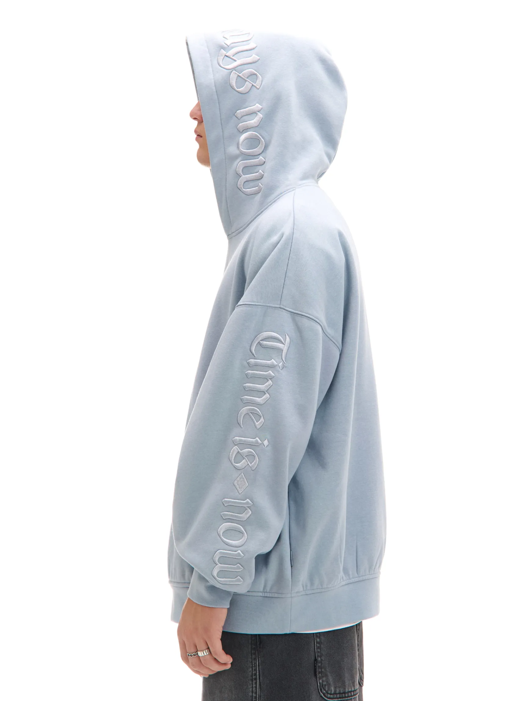 Outlet Cropp Błękitna bluza z kapturem i naszywkami błękitny