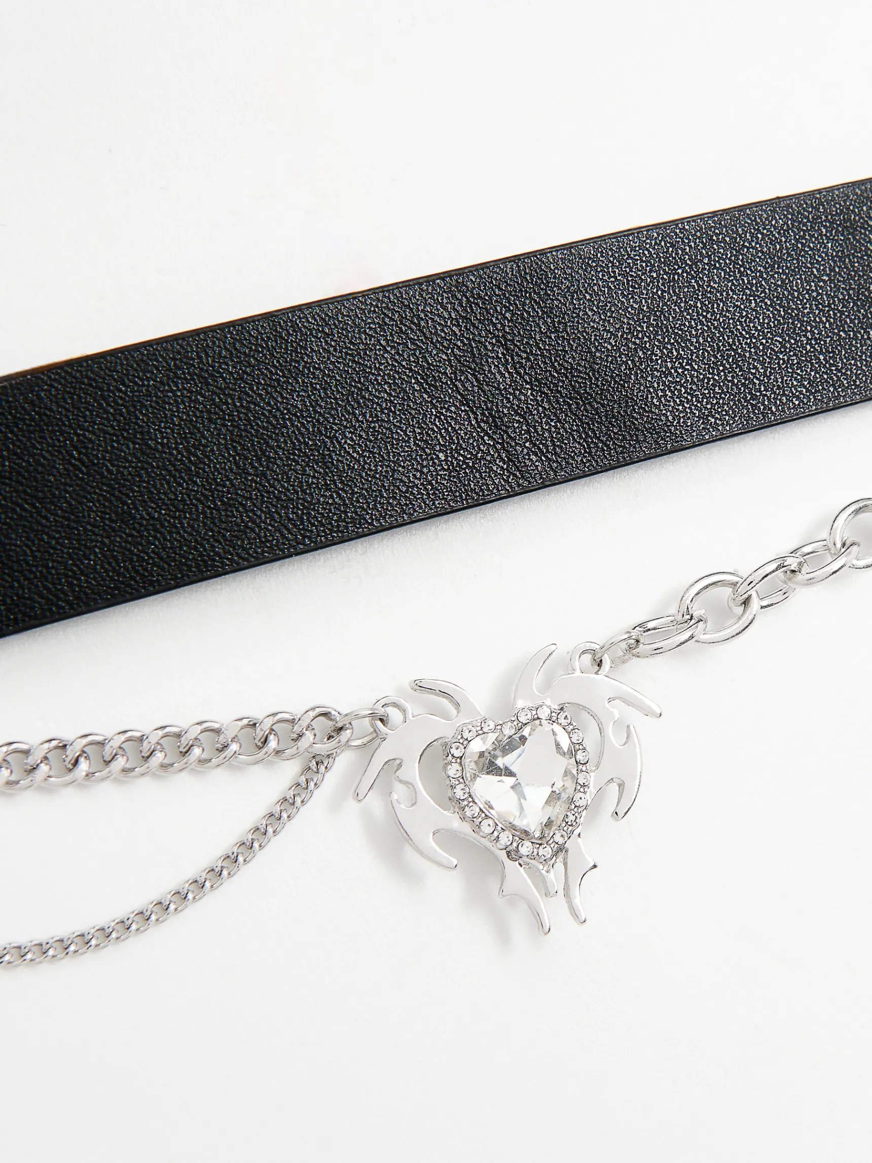 Online Cropp Choker z łańcuszkiem i serduszkiem czarny
