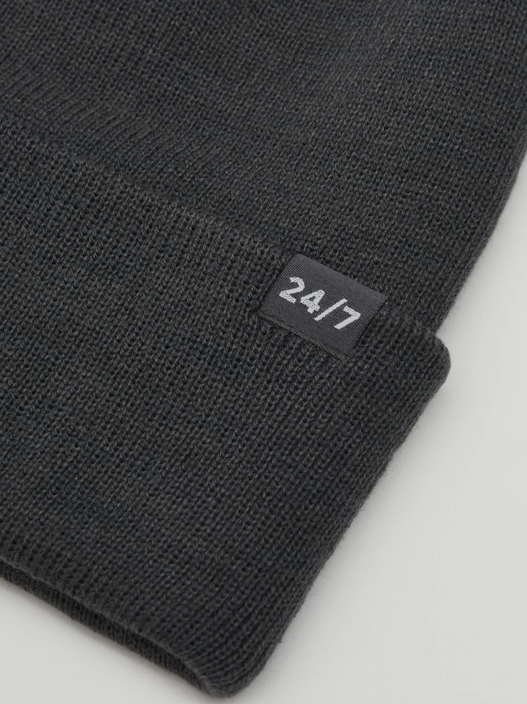 Online Cropp Ciemnoszara czapka beanie szary