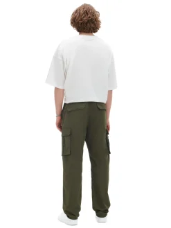 Outlet Cropp Ciemnozielone spodnie comfort z paskiem zielony