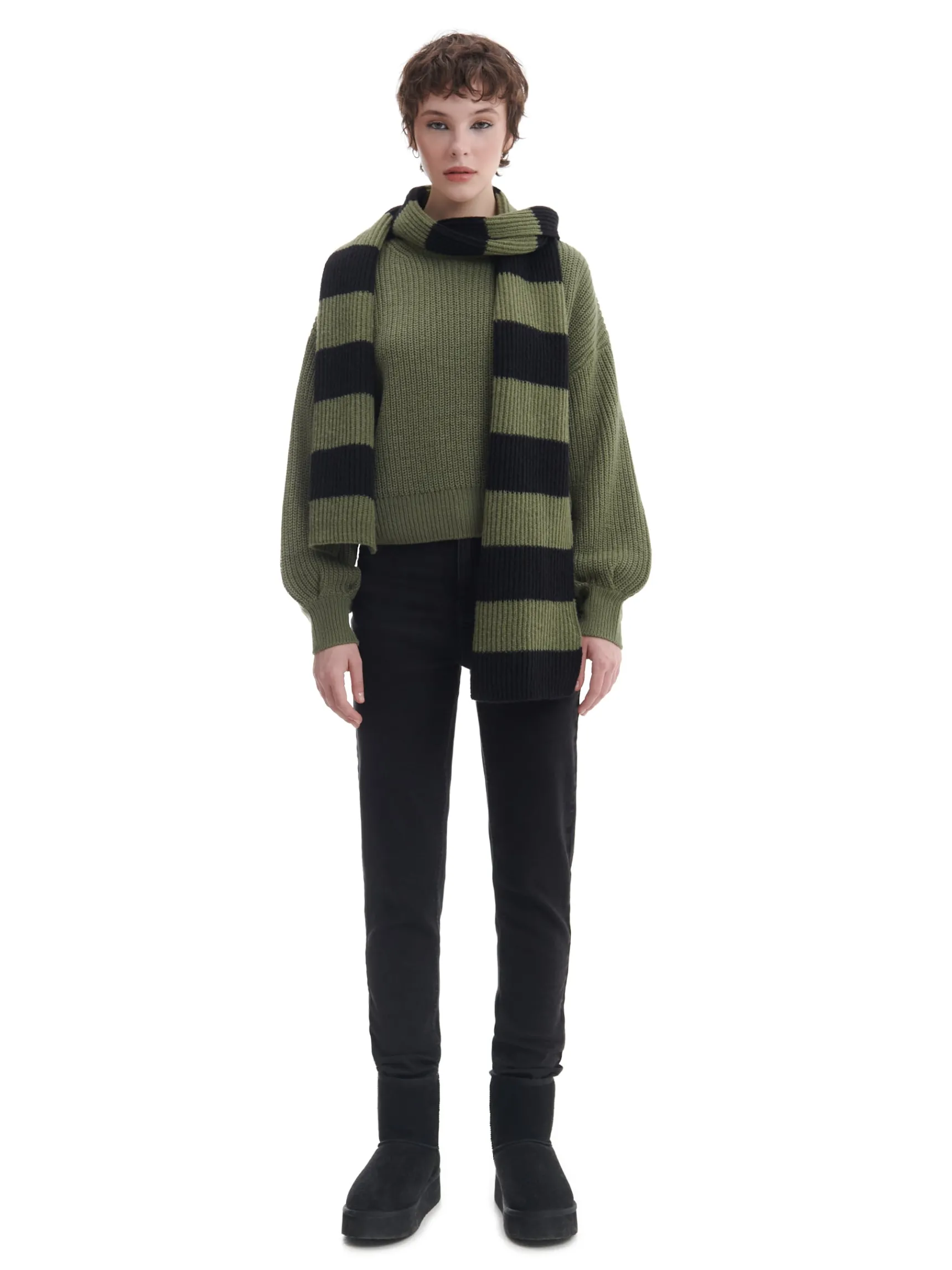 Best Cropp Ciemno sweter z szerokim rękawem zielony