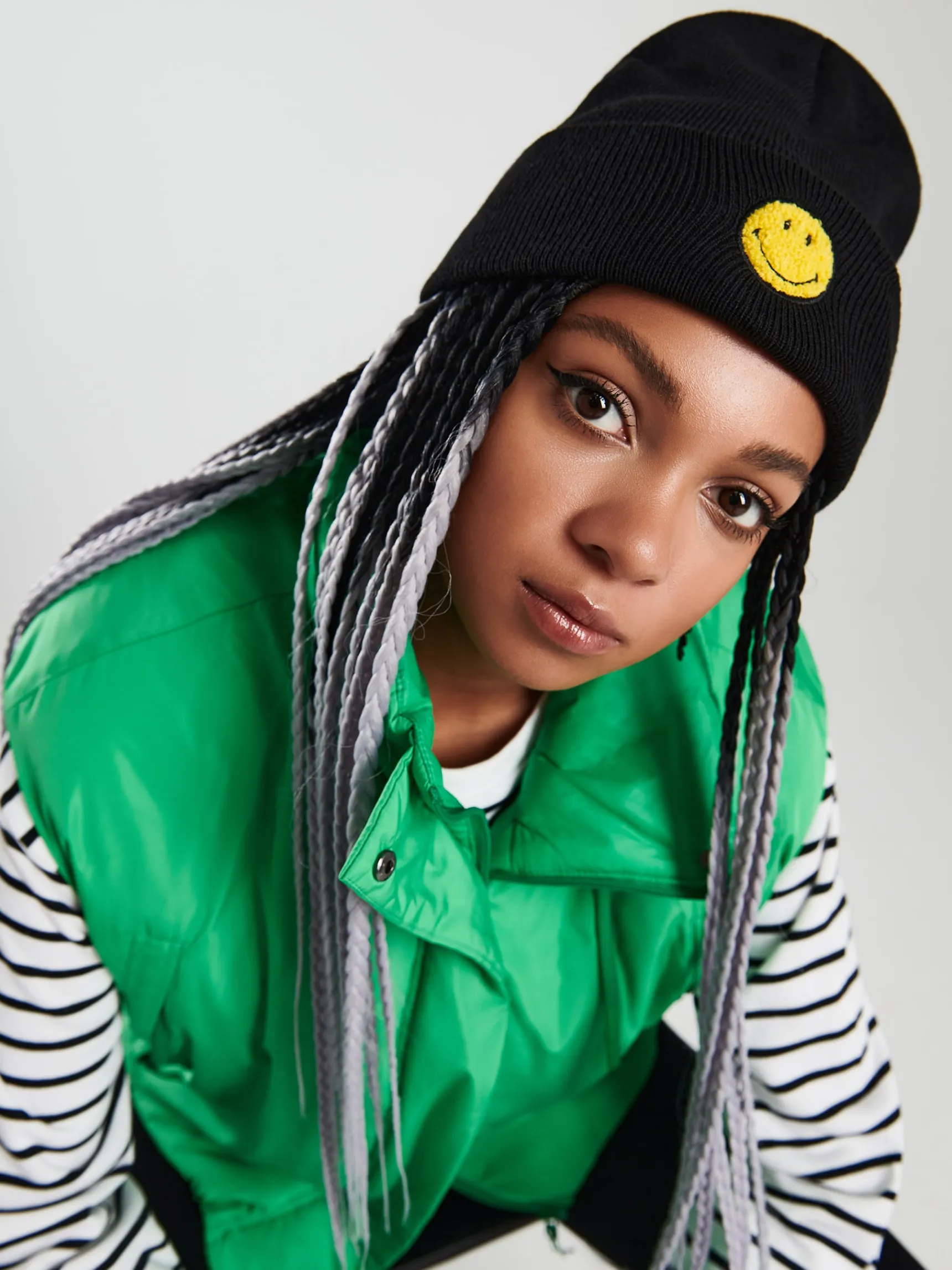 Online Cropp Czapka beanie Smiley czarny