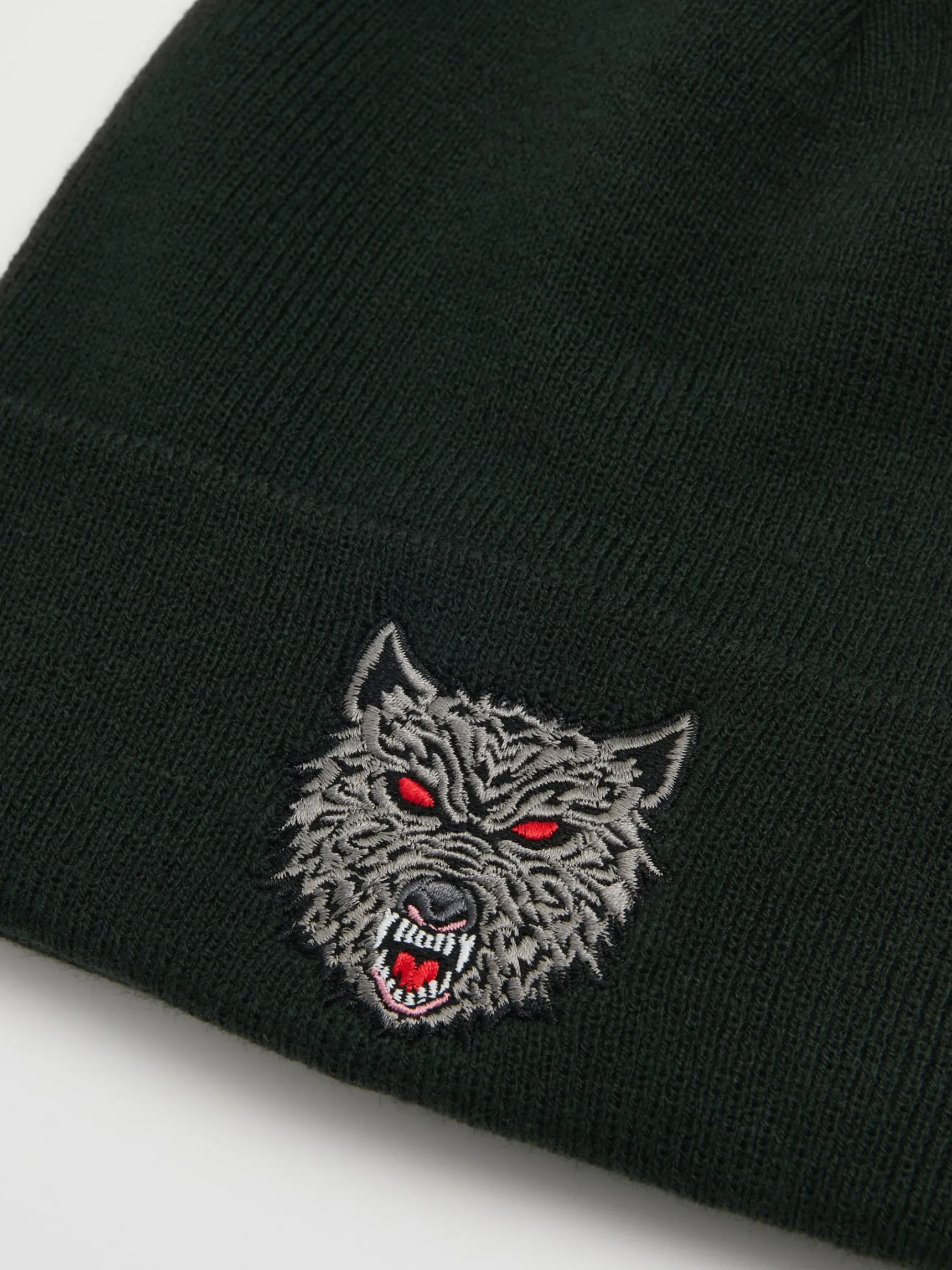 New Cropp Czapka beanie z naszywką wilka szary