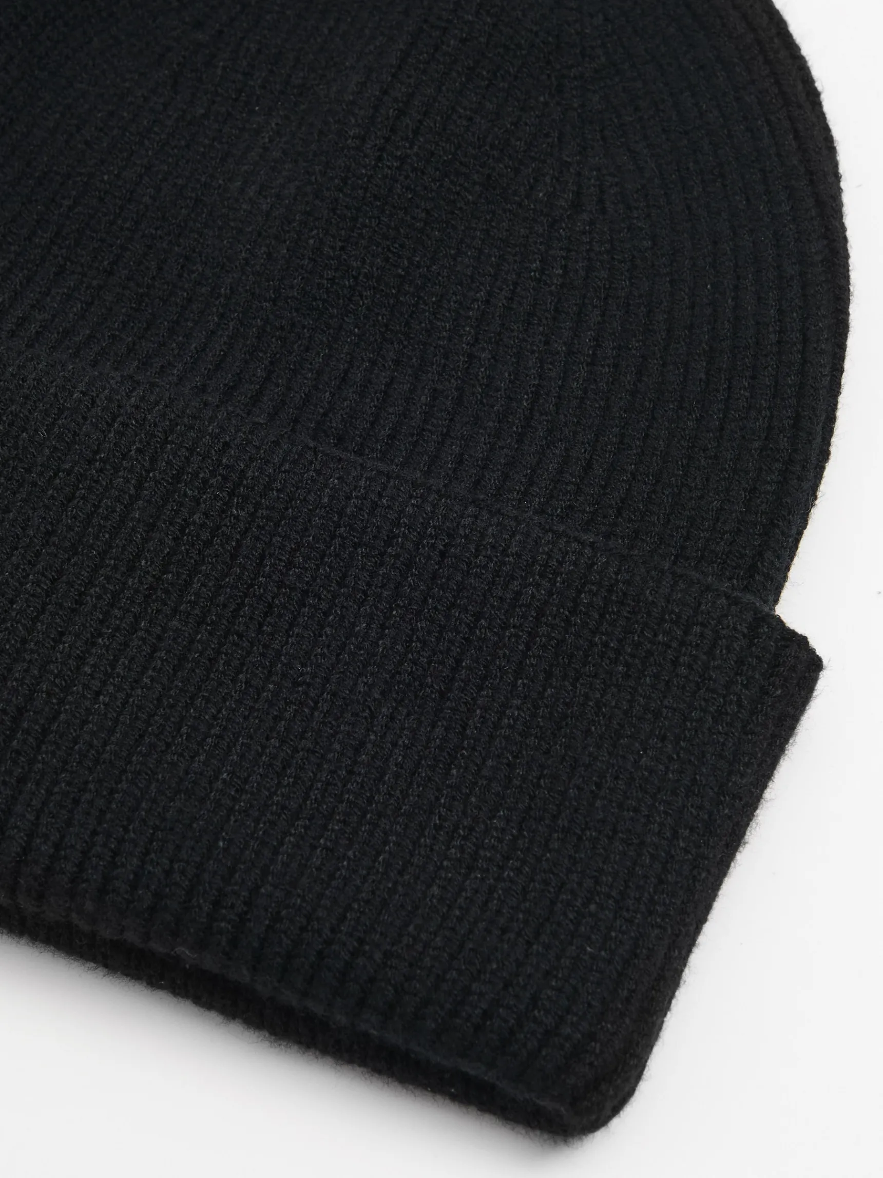 Clearance Cropp Czarna czapka beanie z dodatkiem wiskozy czarny