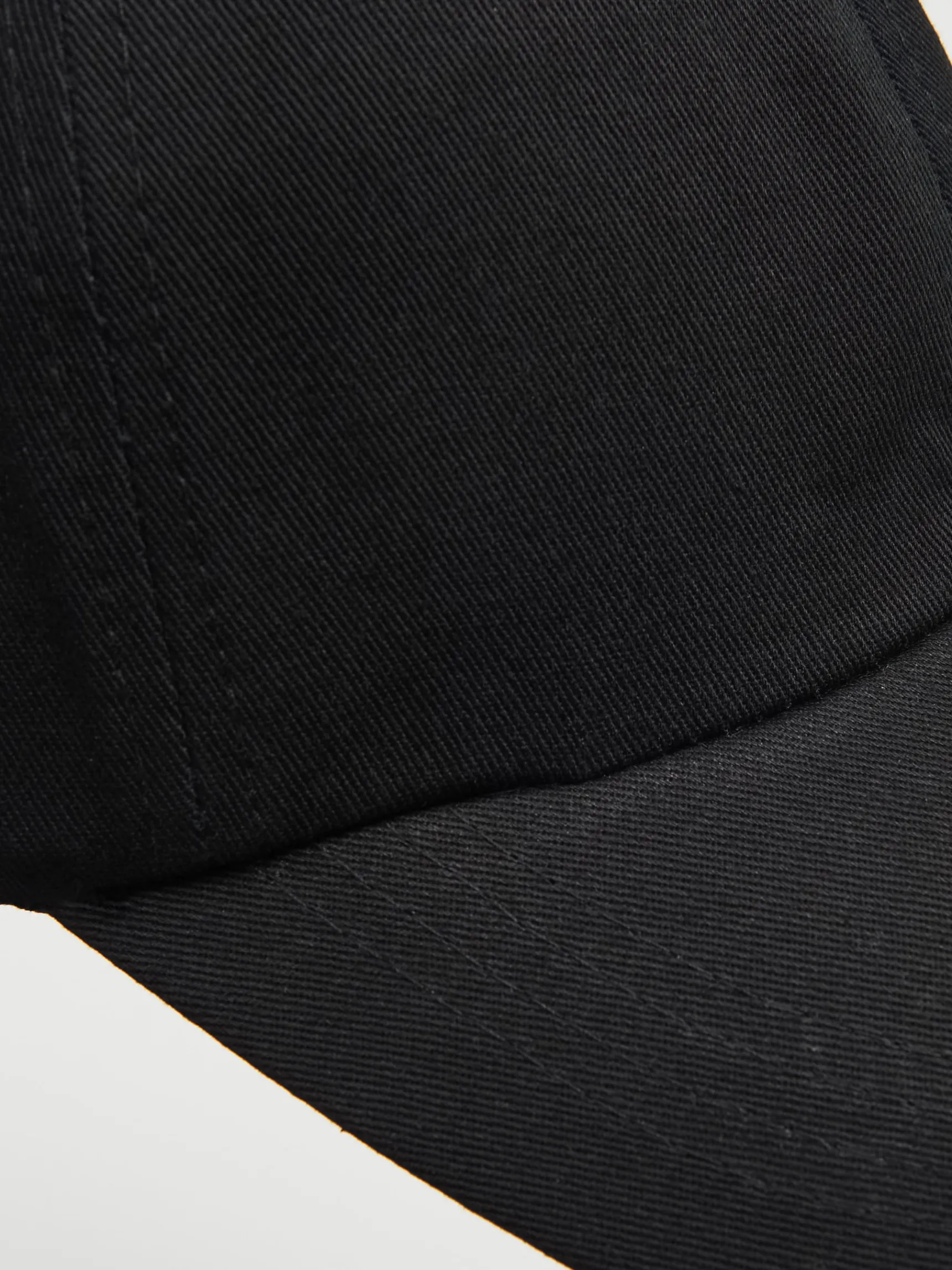 Online Cropp Czarna gładka czapka z daszkiem czarny