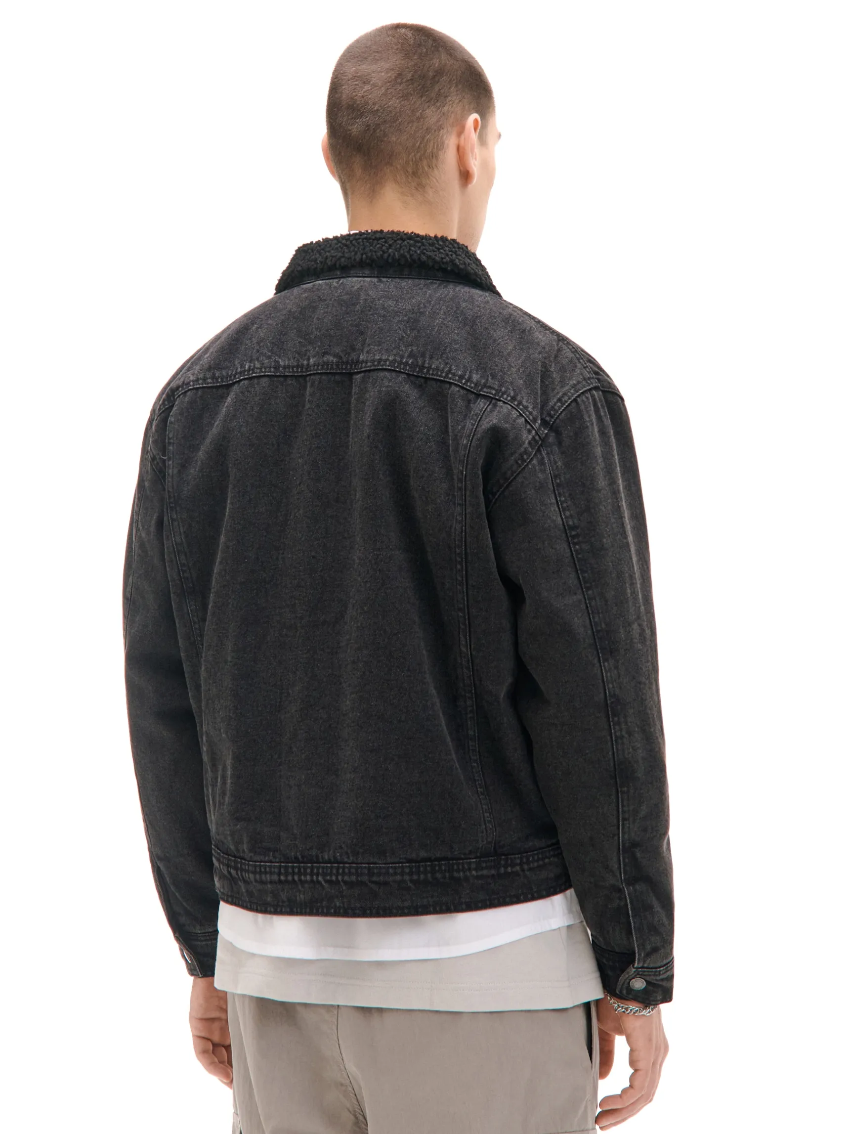 Discount Cropp Czarna jeansowa kurtka sherpa czarny