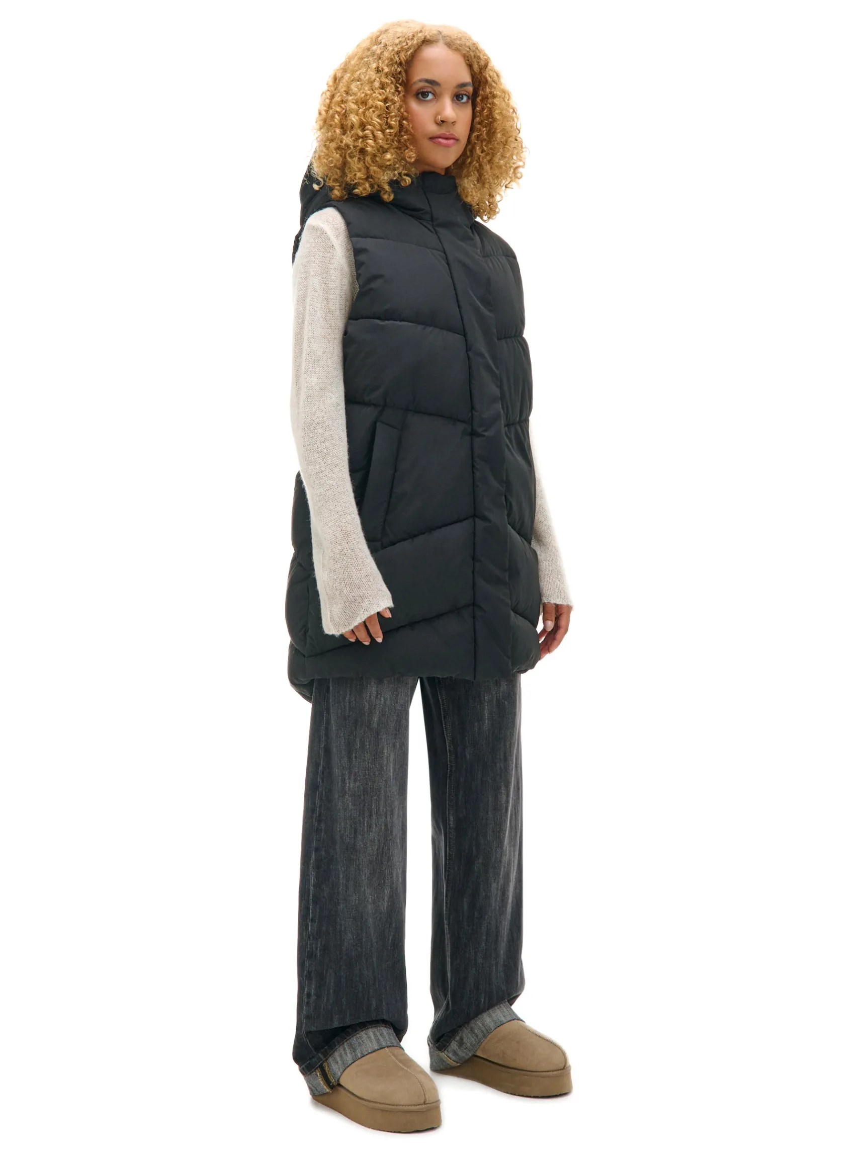 Discount Cropp Czarna kamizelka puffer z kapturem czarny