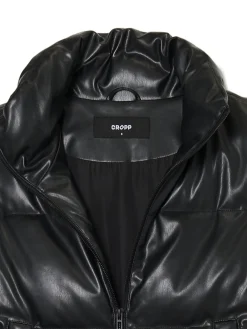 Outlet Cropp Czarna kamizelka z efektem skóry czarny