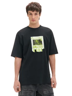 Best Cropp Czarna koszulka z aplikacją Beetlejuice UNISEX czarny