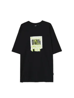 Best Cropp Czarna koszulka z aplikacją Beetlejuice UNISEX czarny