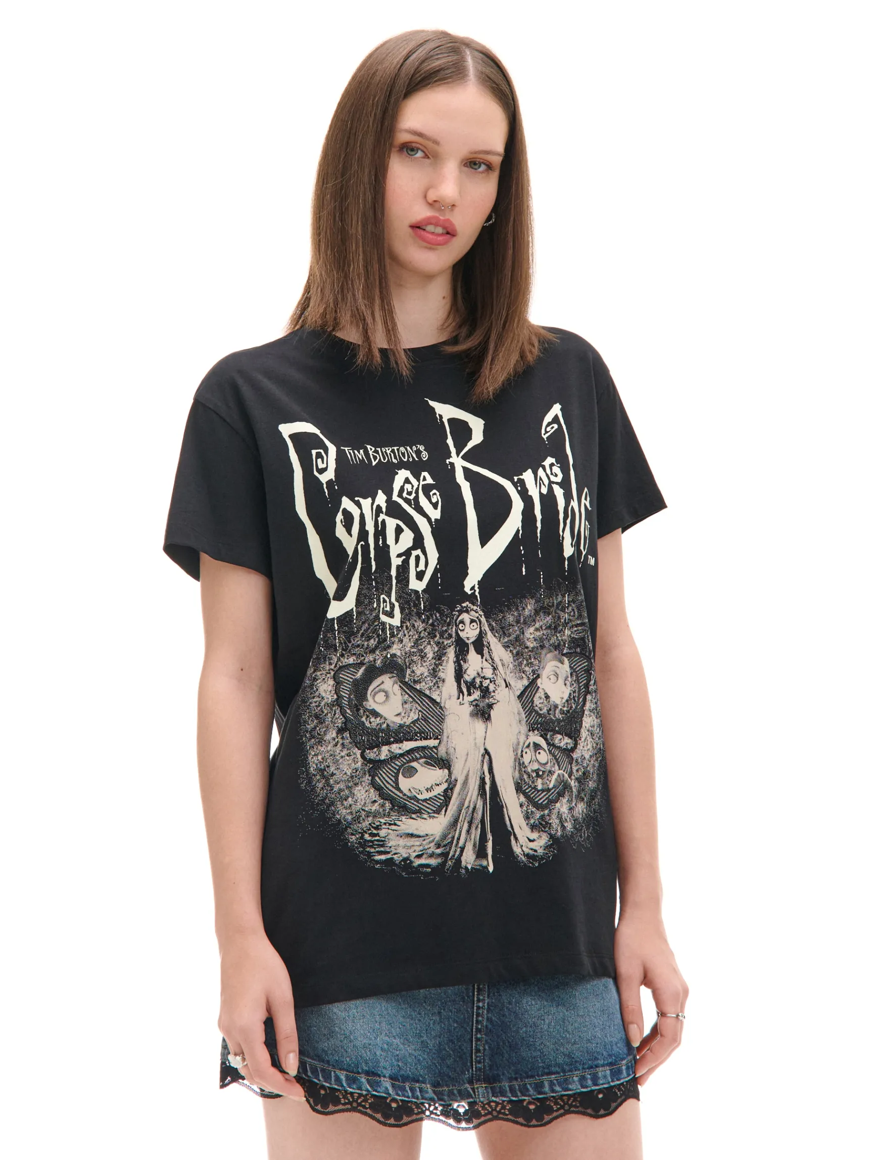Discount Cropp Czarna koszulka z Gnijącą Panną Młodą czarny
