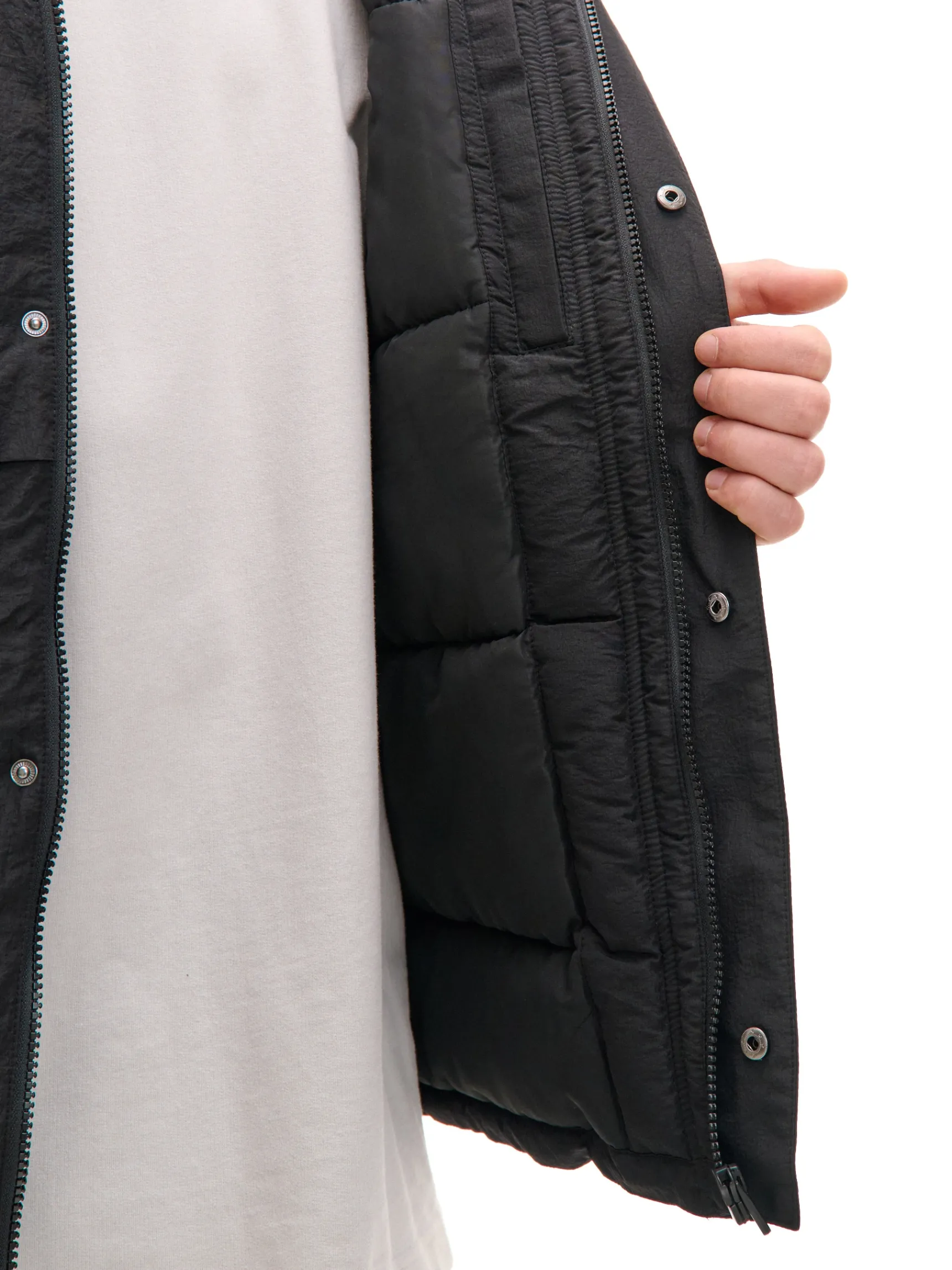 Discount Cropp Czarna kurtka z kapturem czarny