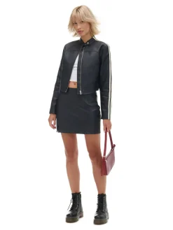Online Cropp Czarna spódniczka mini z imitacji skóry czarny