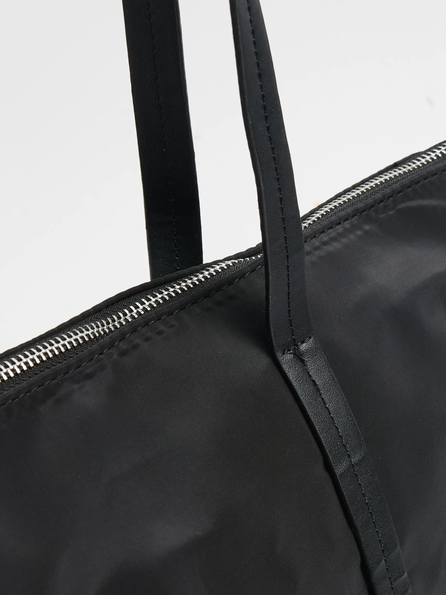 New Cropp Czarna torebka shopper czarny