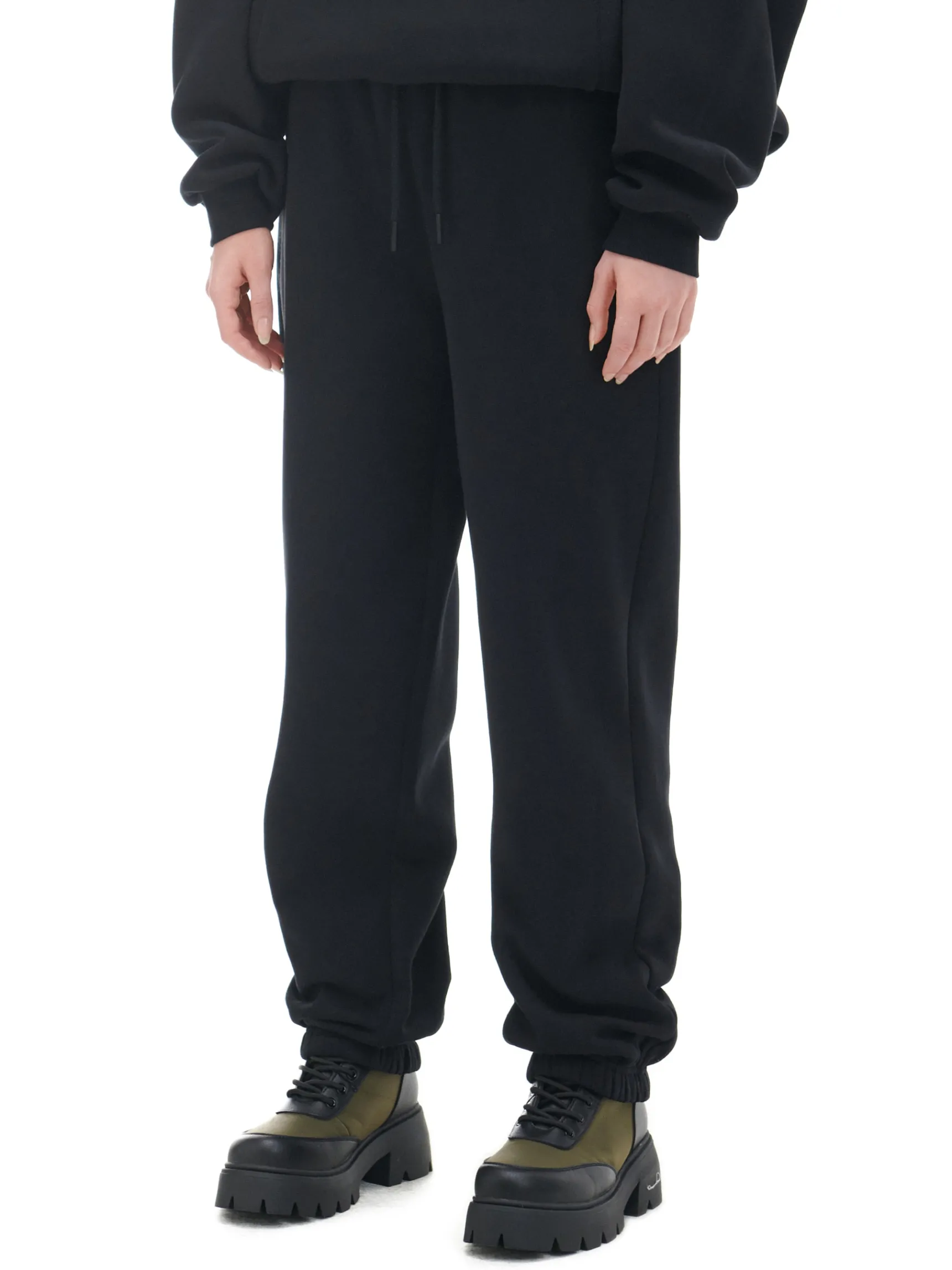 Best Cropp Czarne dresowe joggery czarny