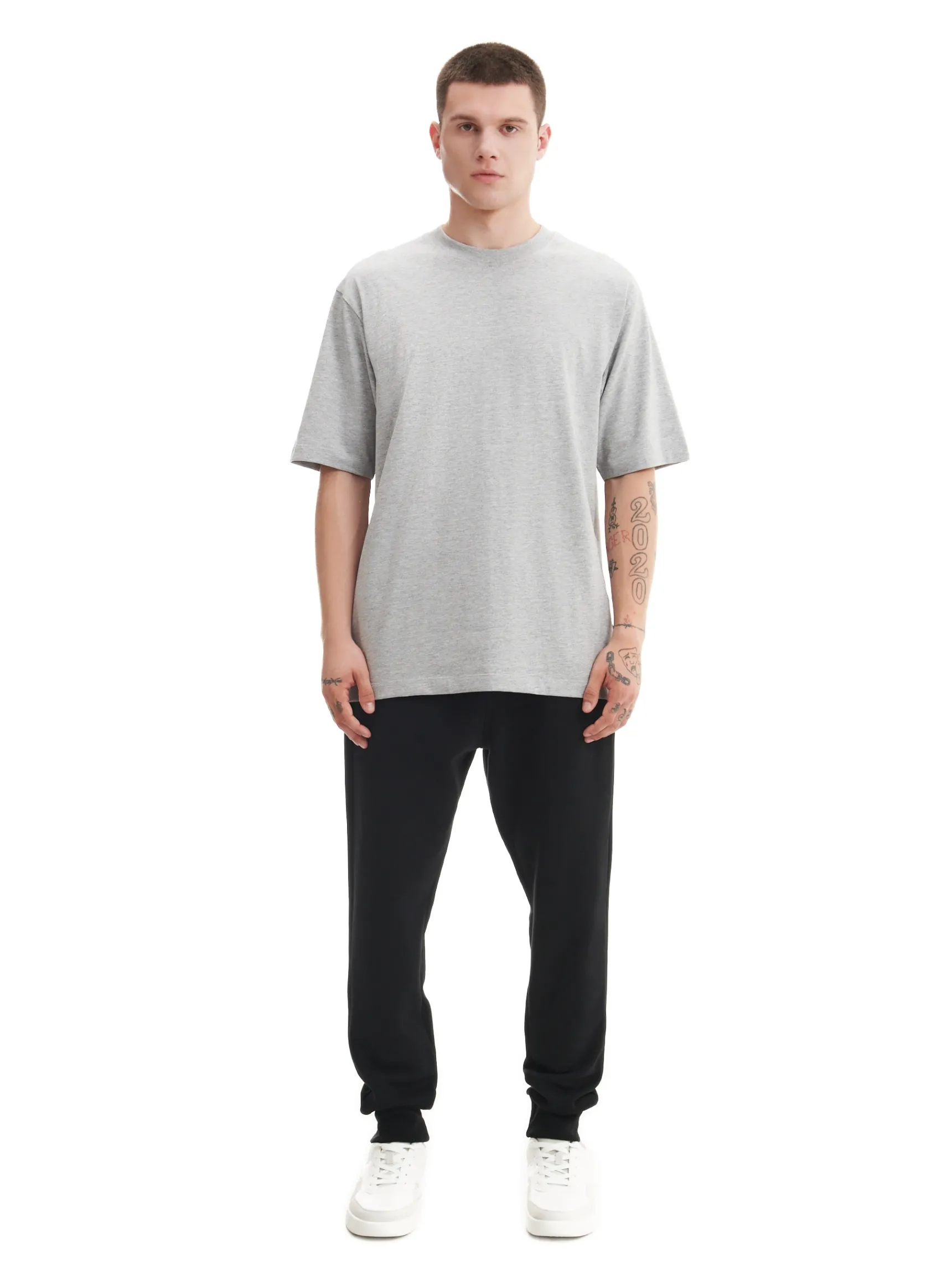 Clearance Cropp Czarne gładkie joggery regular czarny