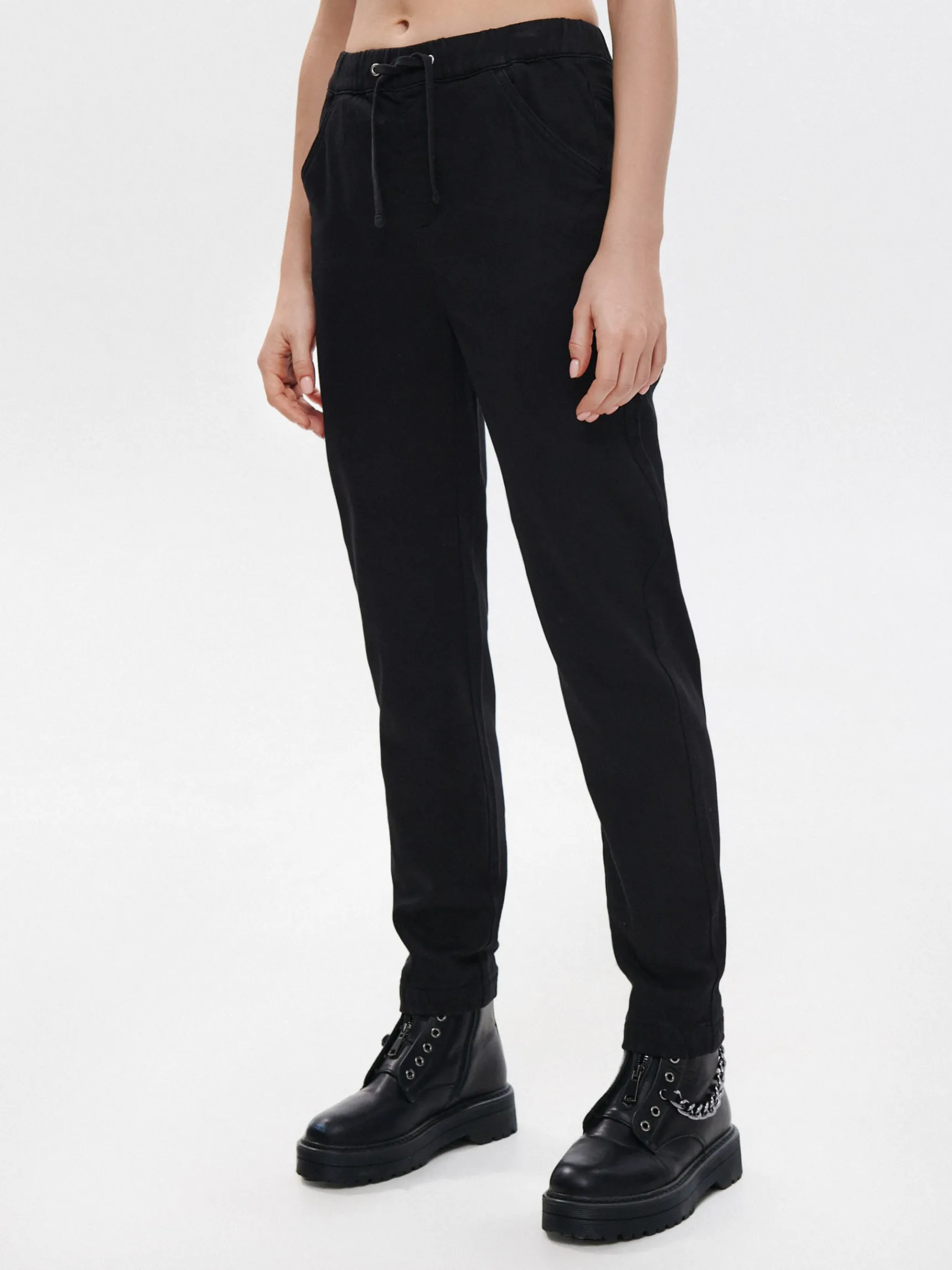 Clearance Cropp Czarne jeansowe joggery slim czarny