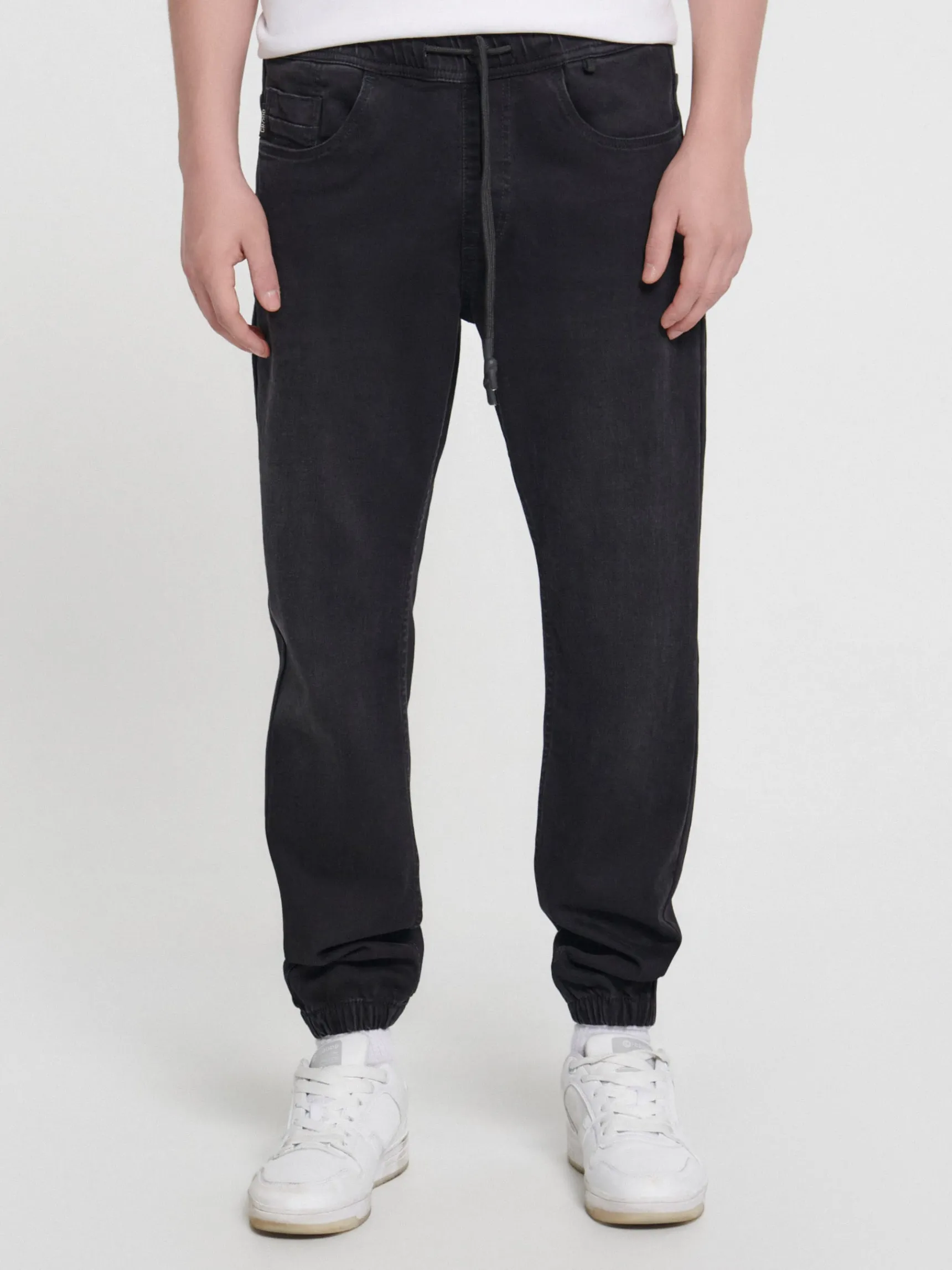 Outlet Cropp Czarne jeansy jogger czarny
