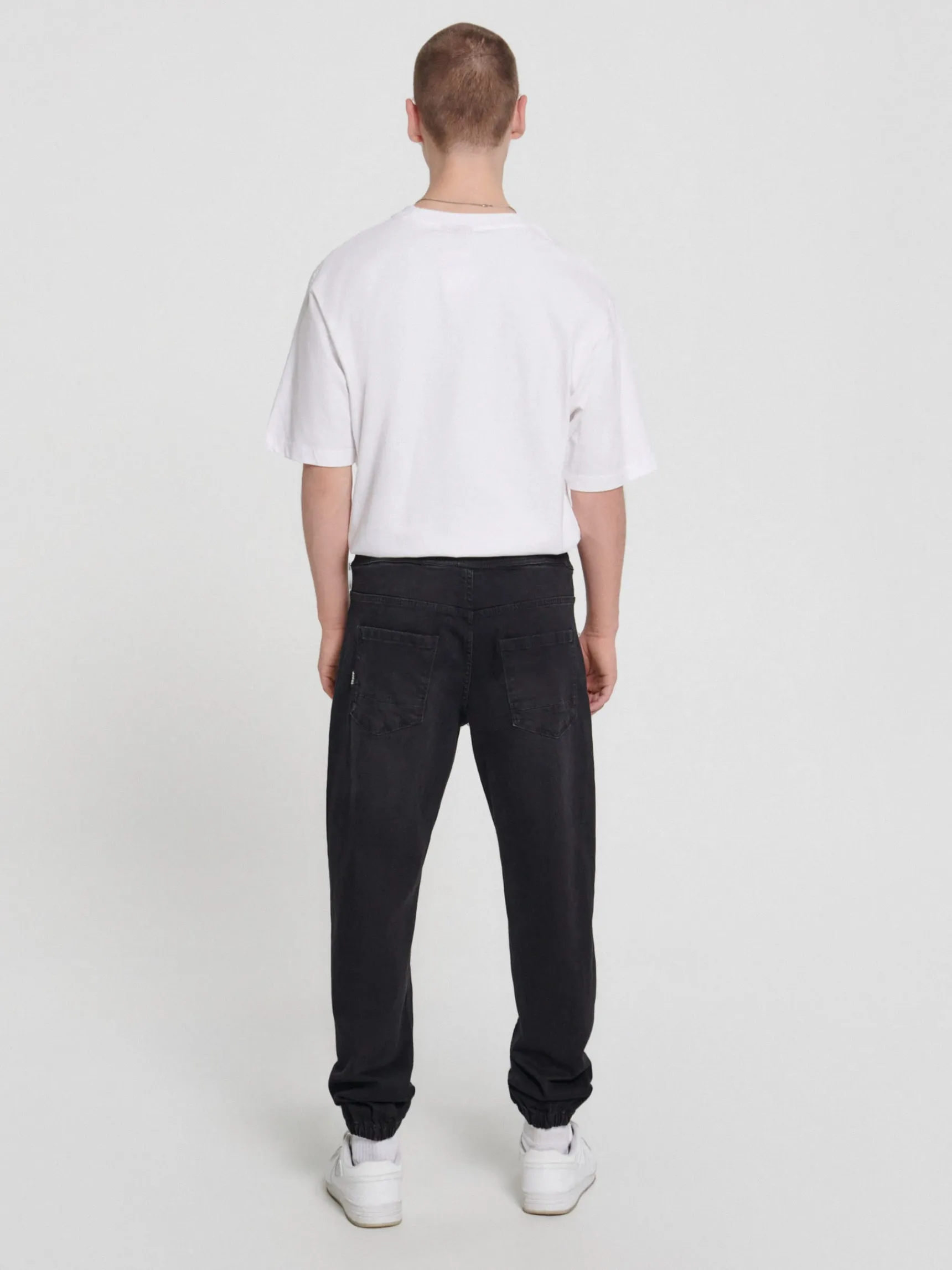 Outlet Cropp Czarne jeansy jogger czarny