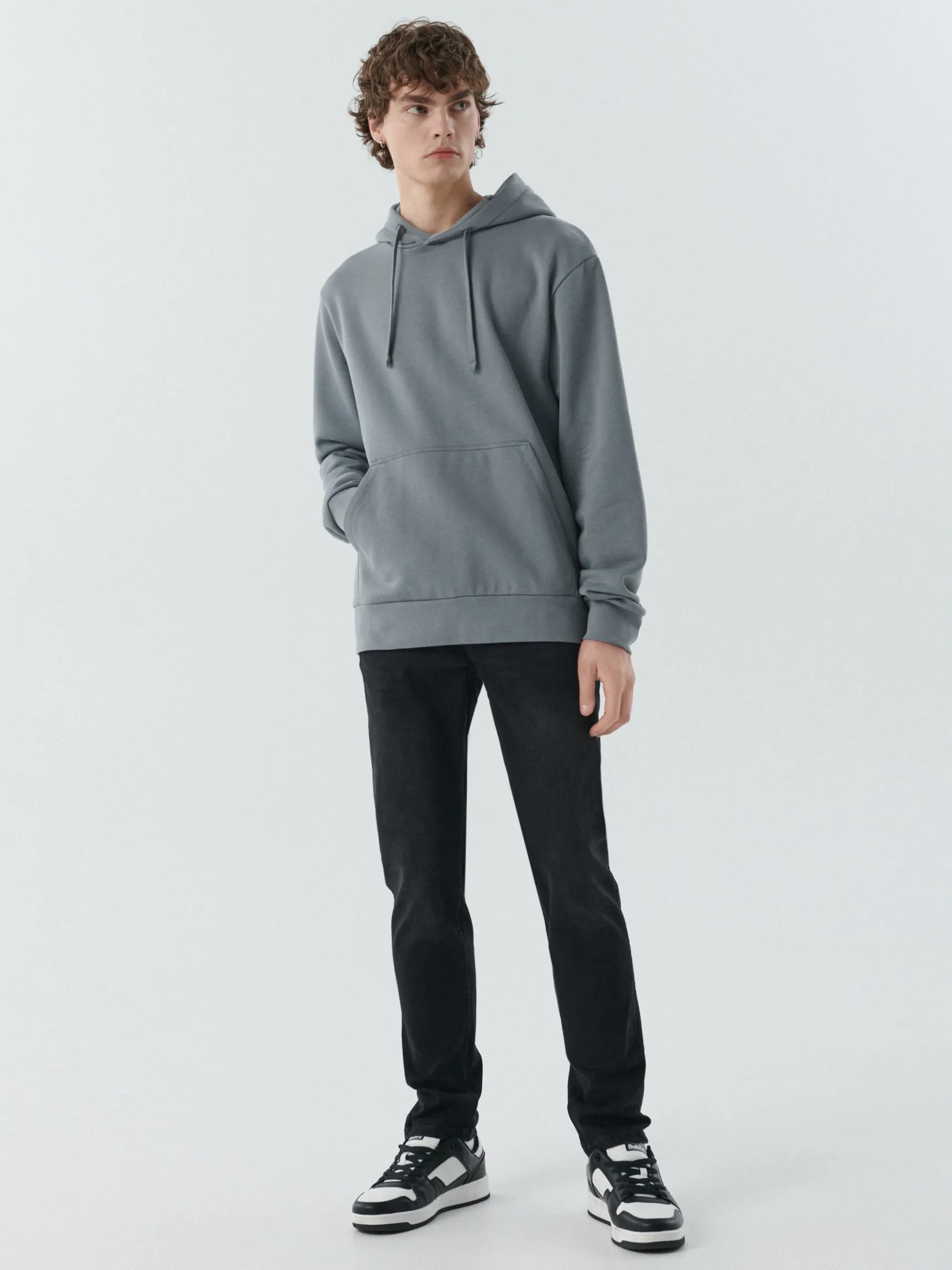 New Cropp Czarne jeansy męskie slim czarny