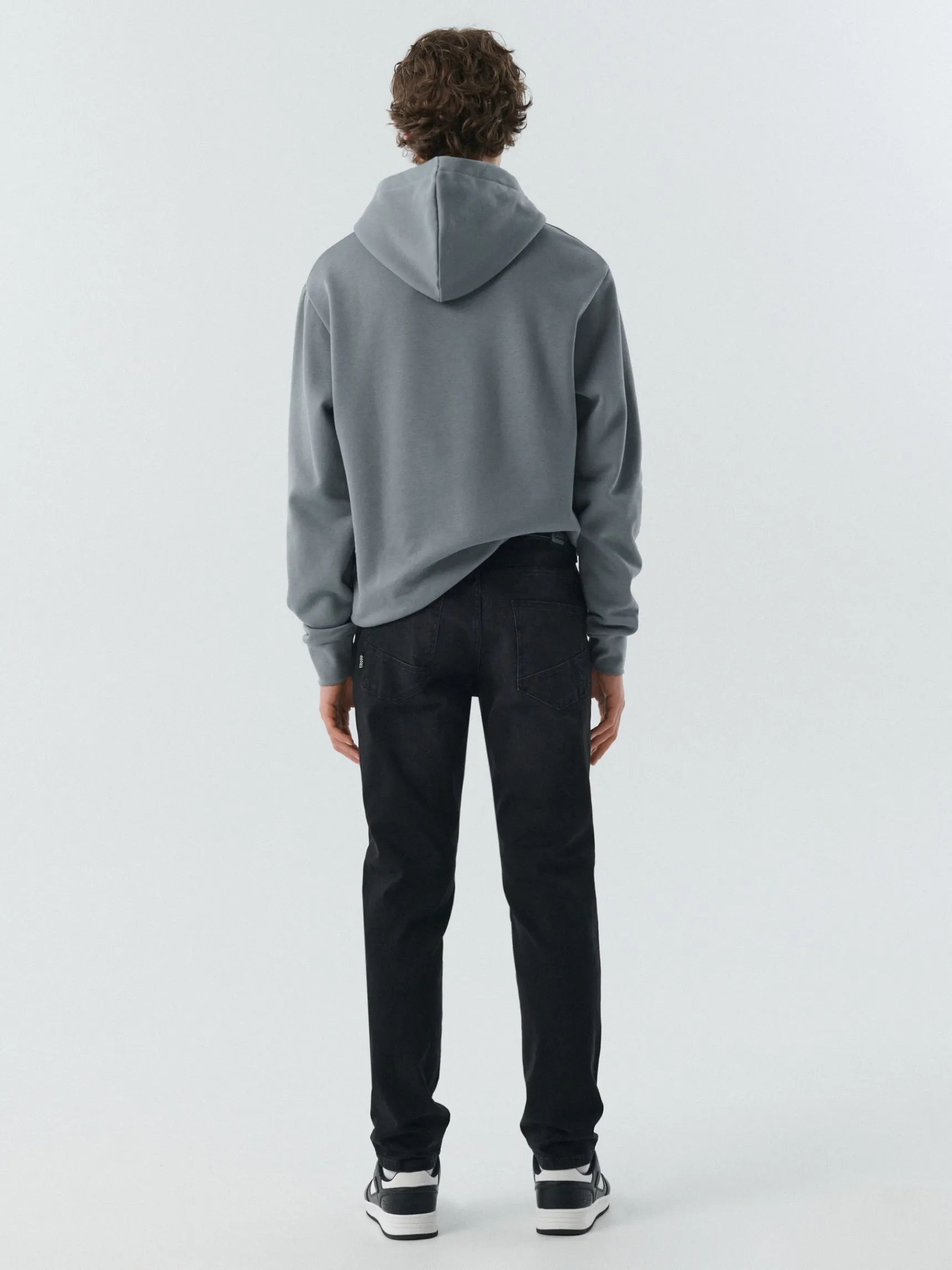 New Cropp Czarne jeansy męskie slim czarny
