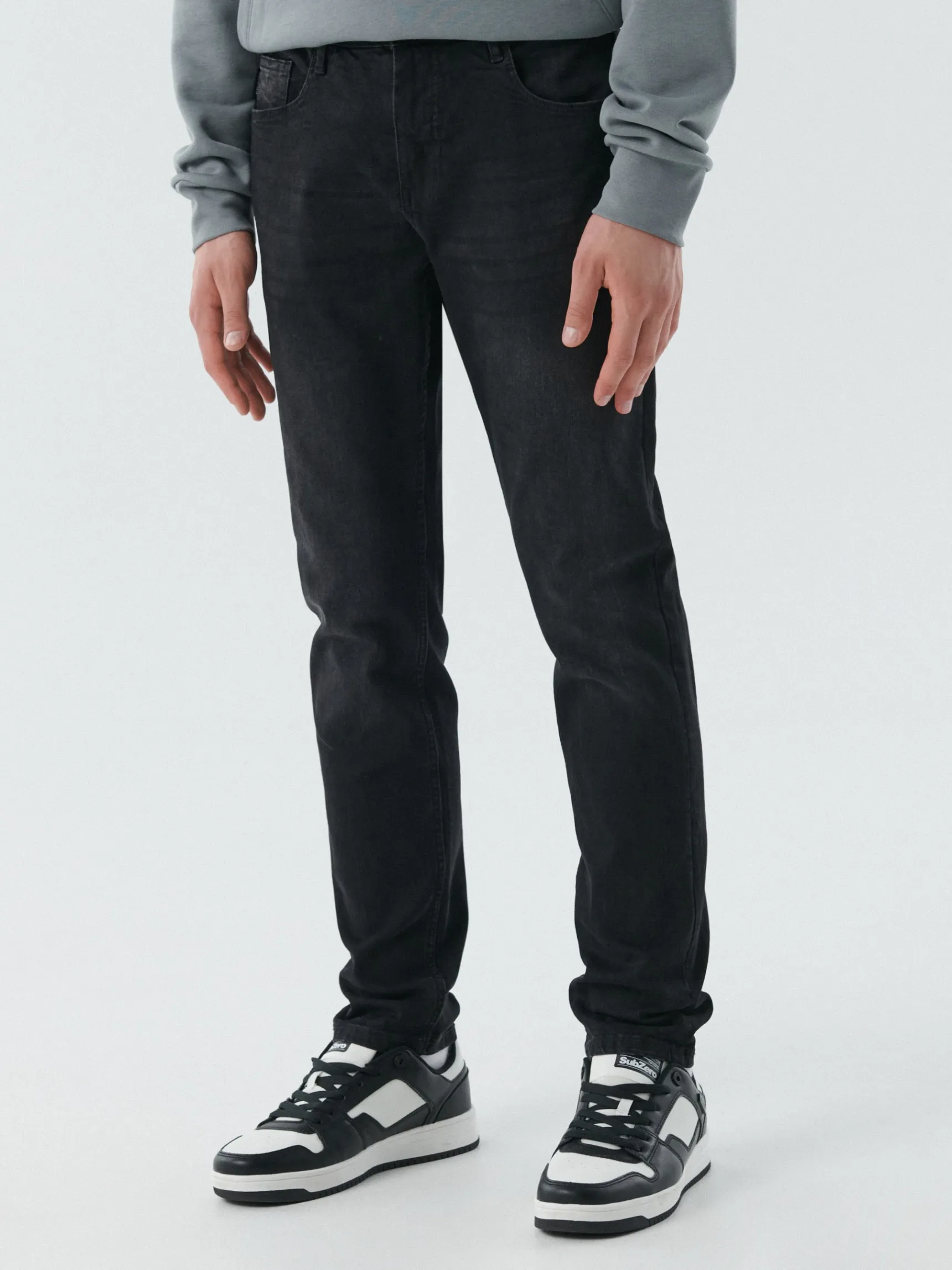 New Cropp Czarne jeansy męskie slim czarny