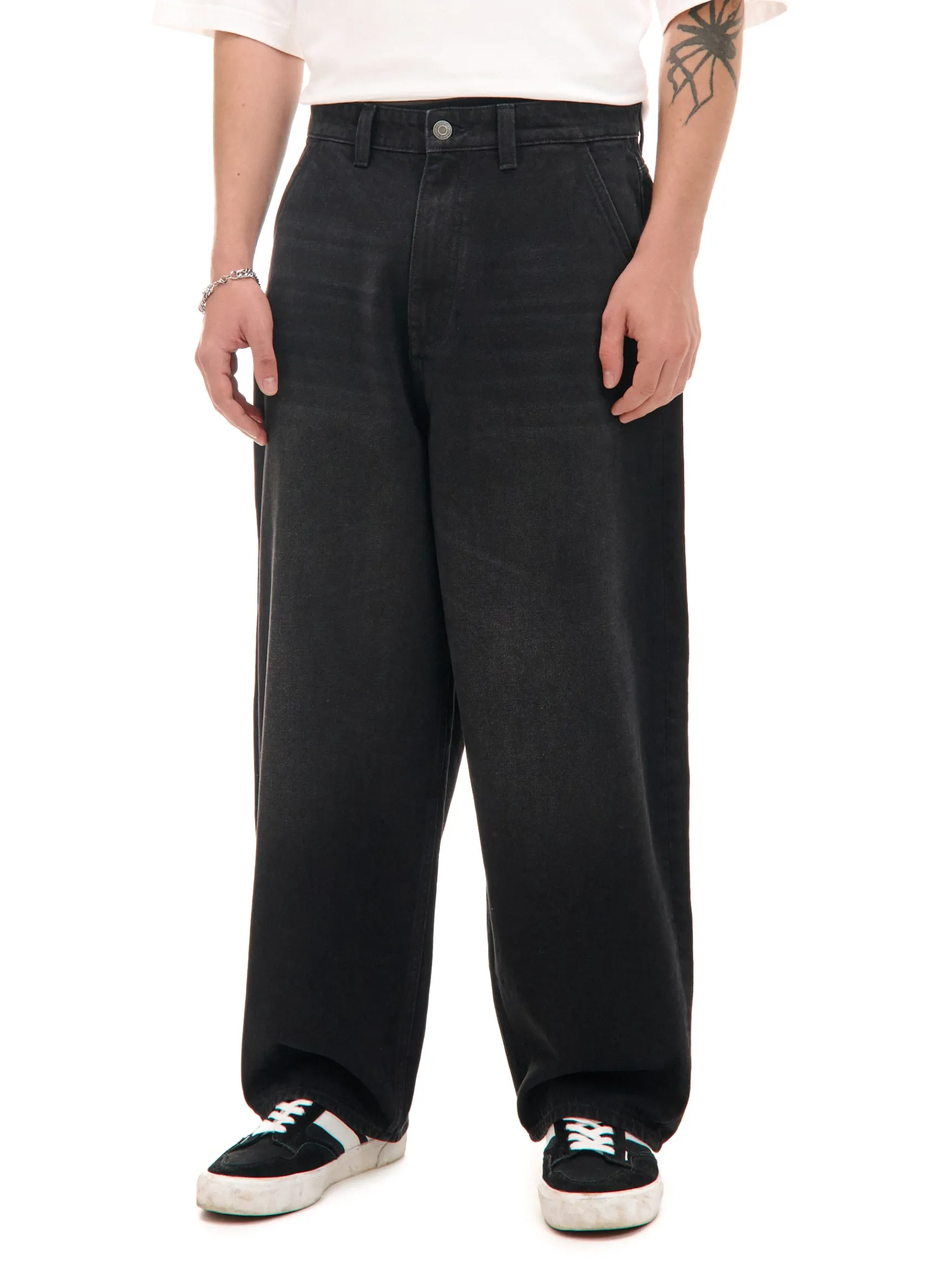 Outlet Cropp Czarne jeansy skater z efektem sprania czarny