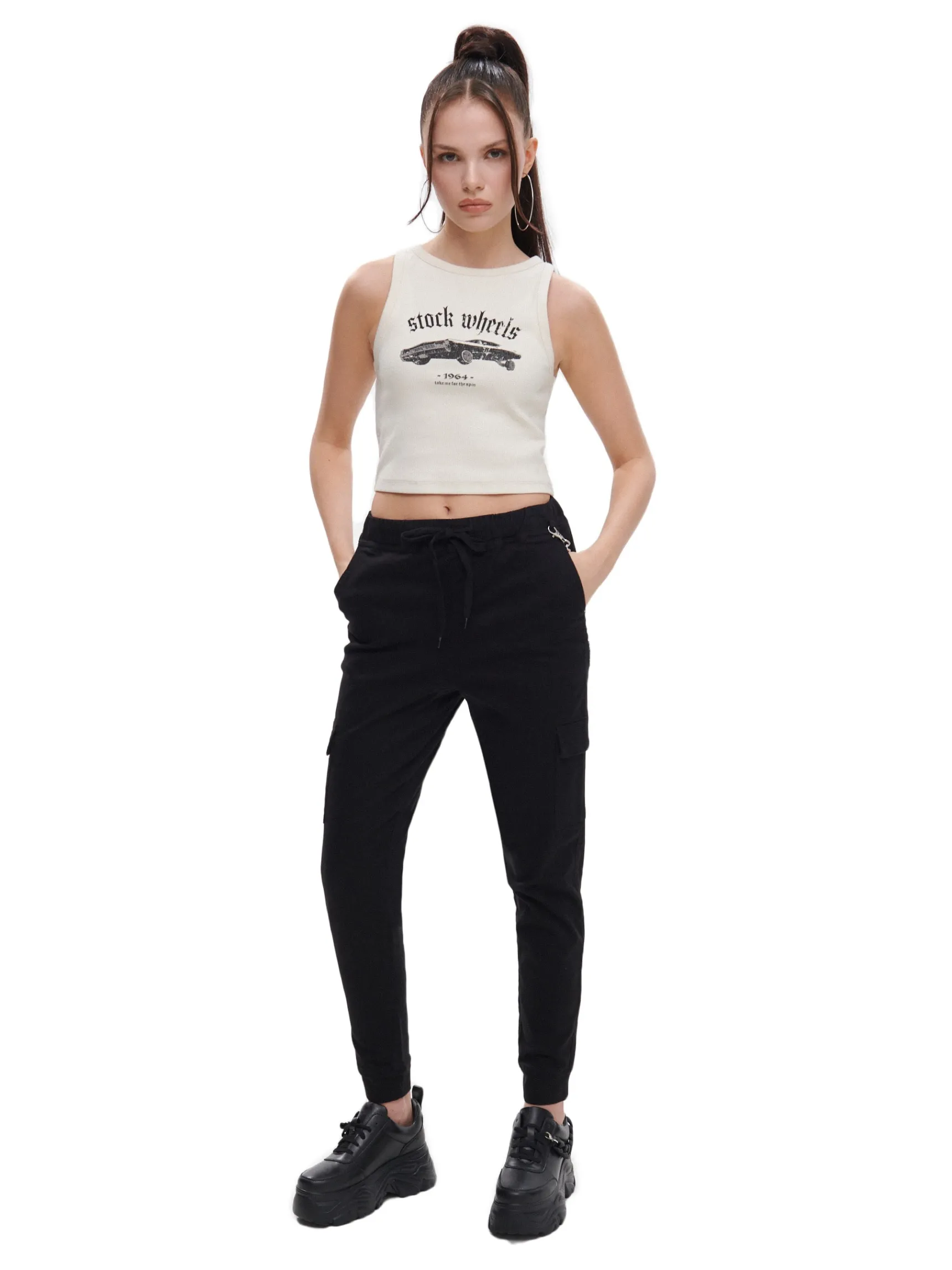 Clearance Cropp Czarne joggery cargo z łańcuchem czarny