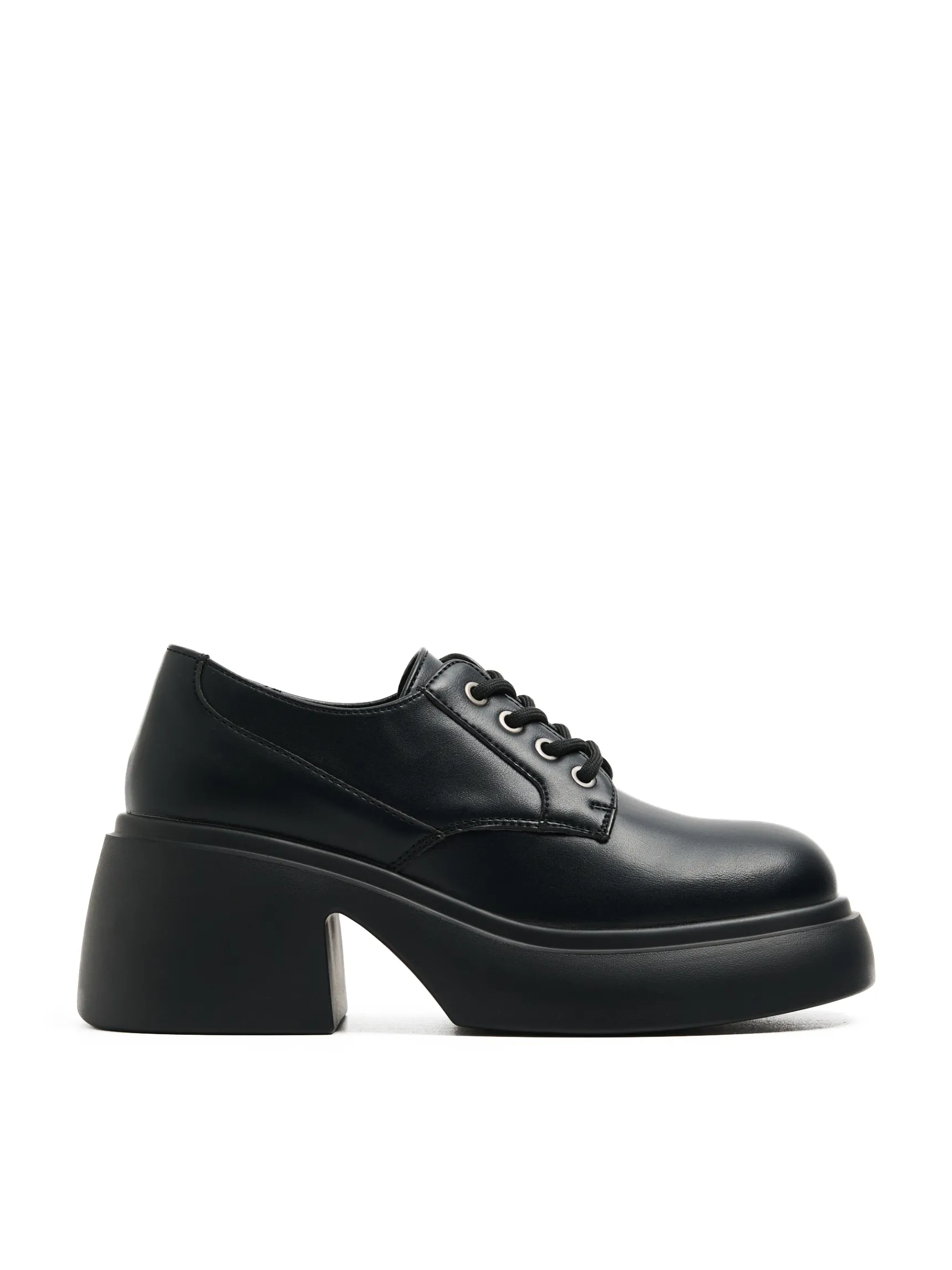 Discount Cropp Czarne loafersy z imitacji skóry czarny