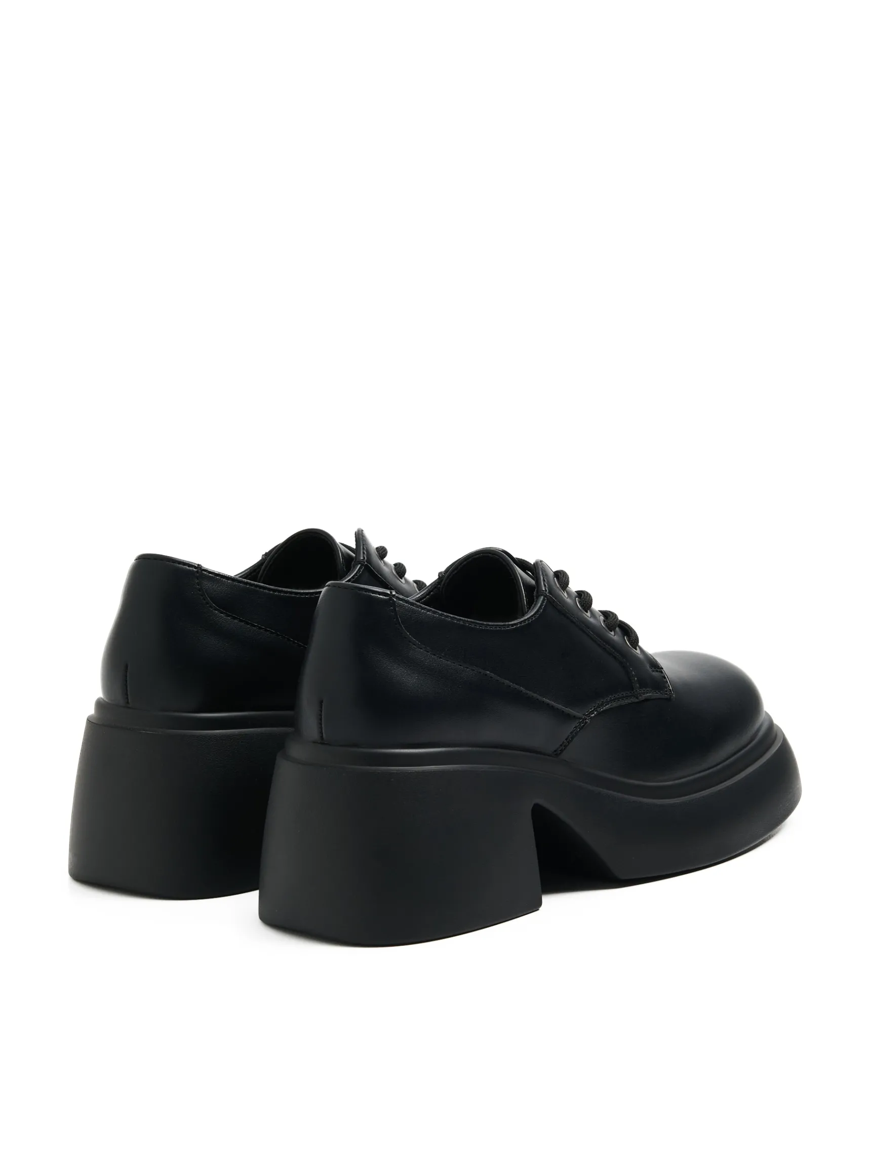 Discount Cropp Czarne loafersy z imitacji skóry czarny
