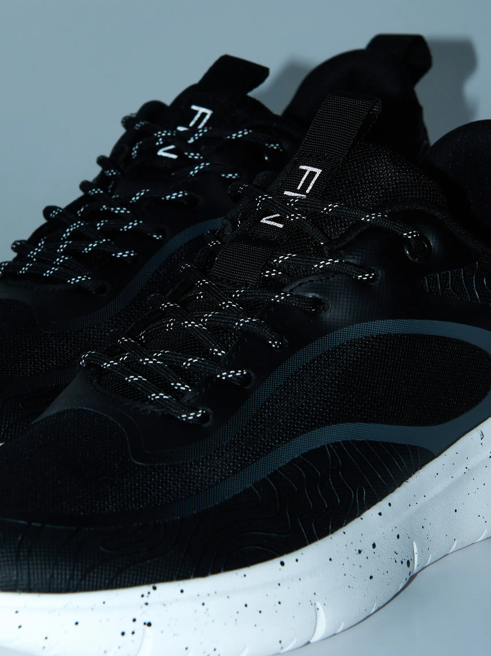 Clearance Cropp Czarne sneakersy czarny