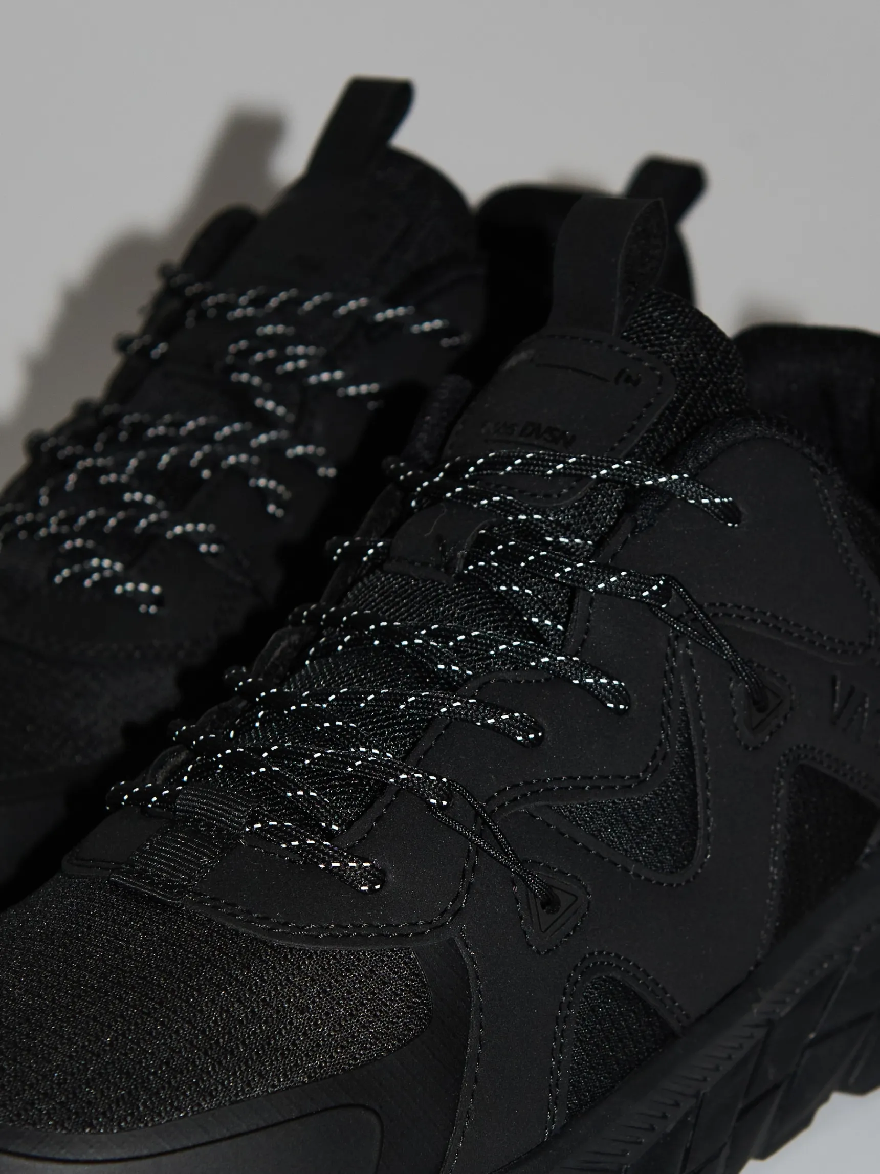 Sale Cropp Czarne sneakersy chunky czarny