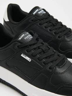 Sale Cropp Czarne sneakersy z białymi elementami czarny