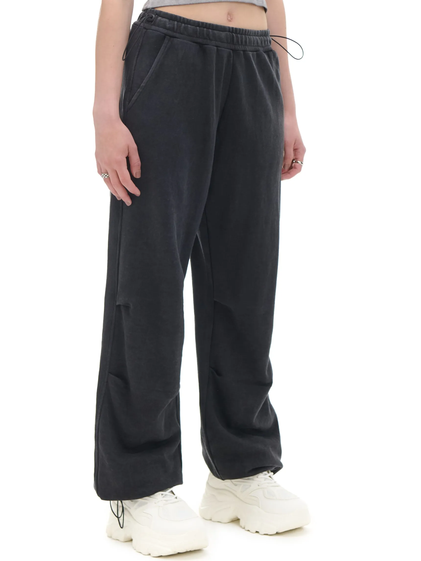 Best Cropp Czarne spodnie parachute czarny