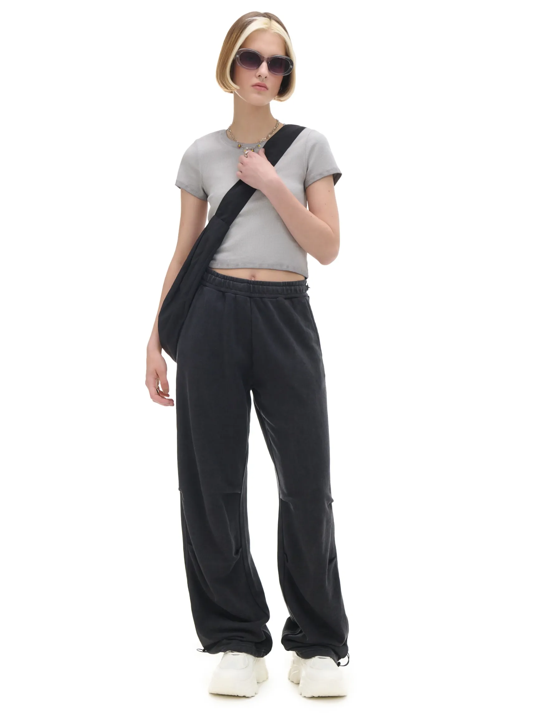 Best Cropp Czarne spodnie parachute czarny
