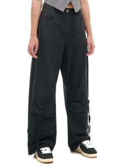 Best Cropp Czarne spodnie z kieszeniami cargo czarny