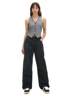 Best Cropp Czarne spodnie z kieszeniami cargo czarny