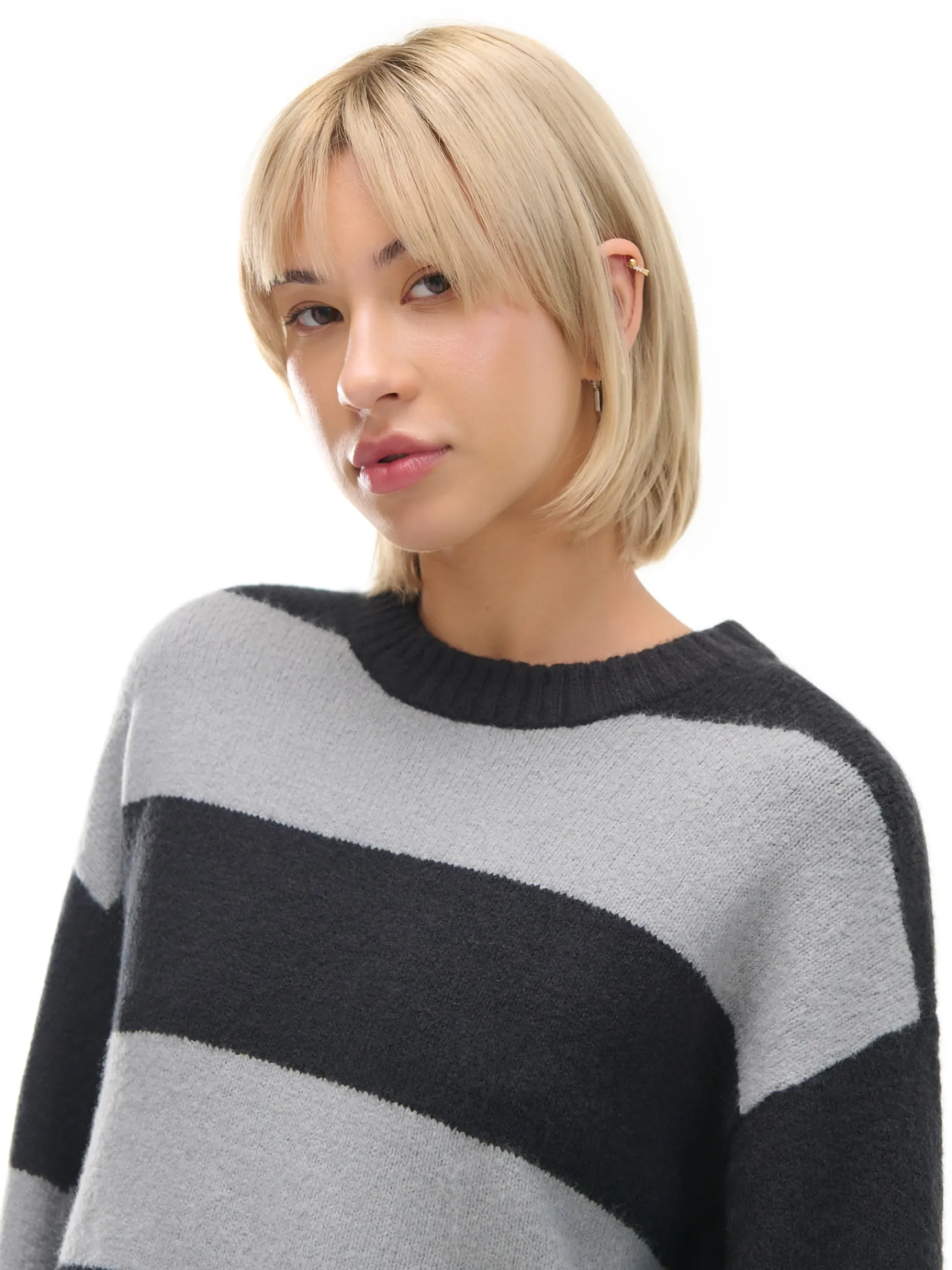 Discount Cropp Czarno-szary sweter w paski czarny