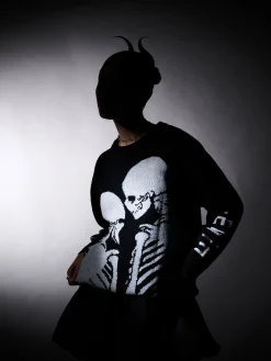 Sale Cropp sweter z motywem kościotrupów czarny