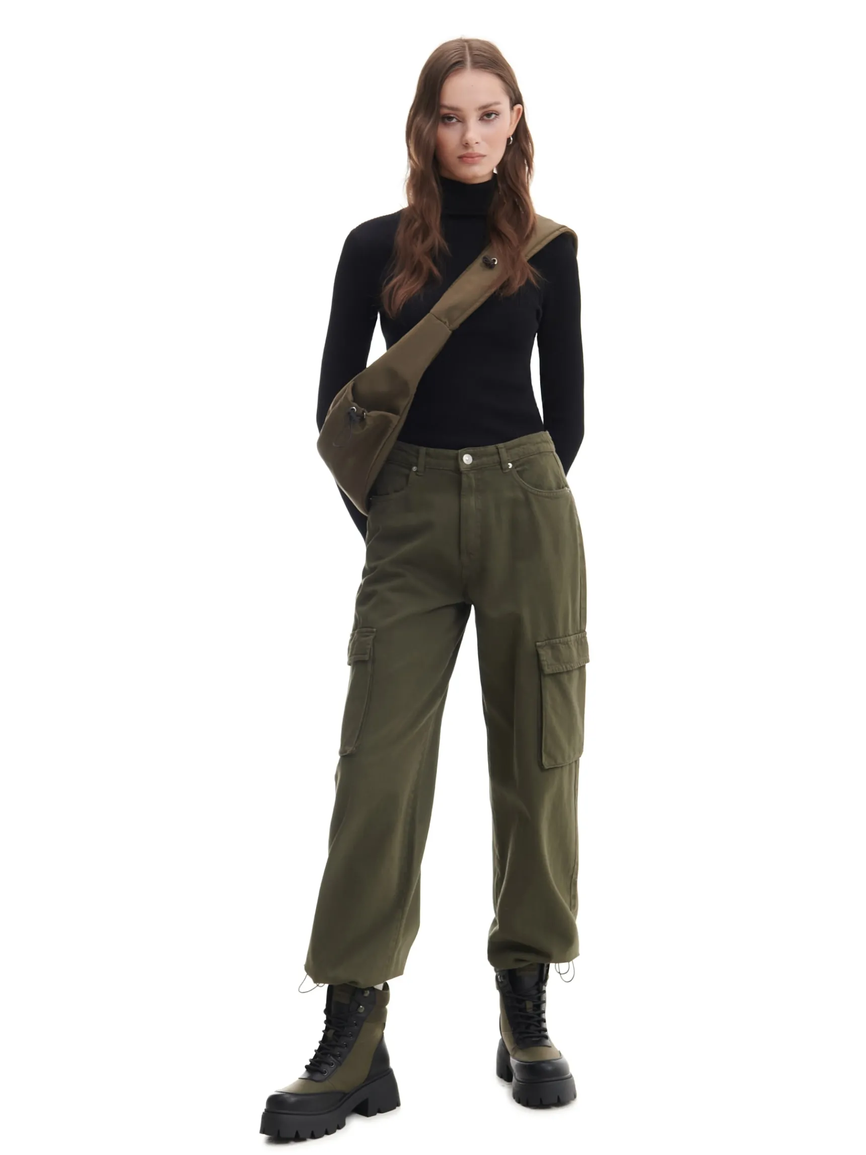 Online Cropp sweter z półgolfem czarny
