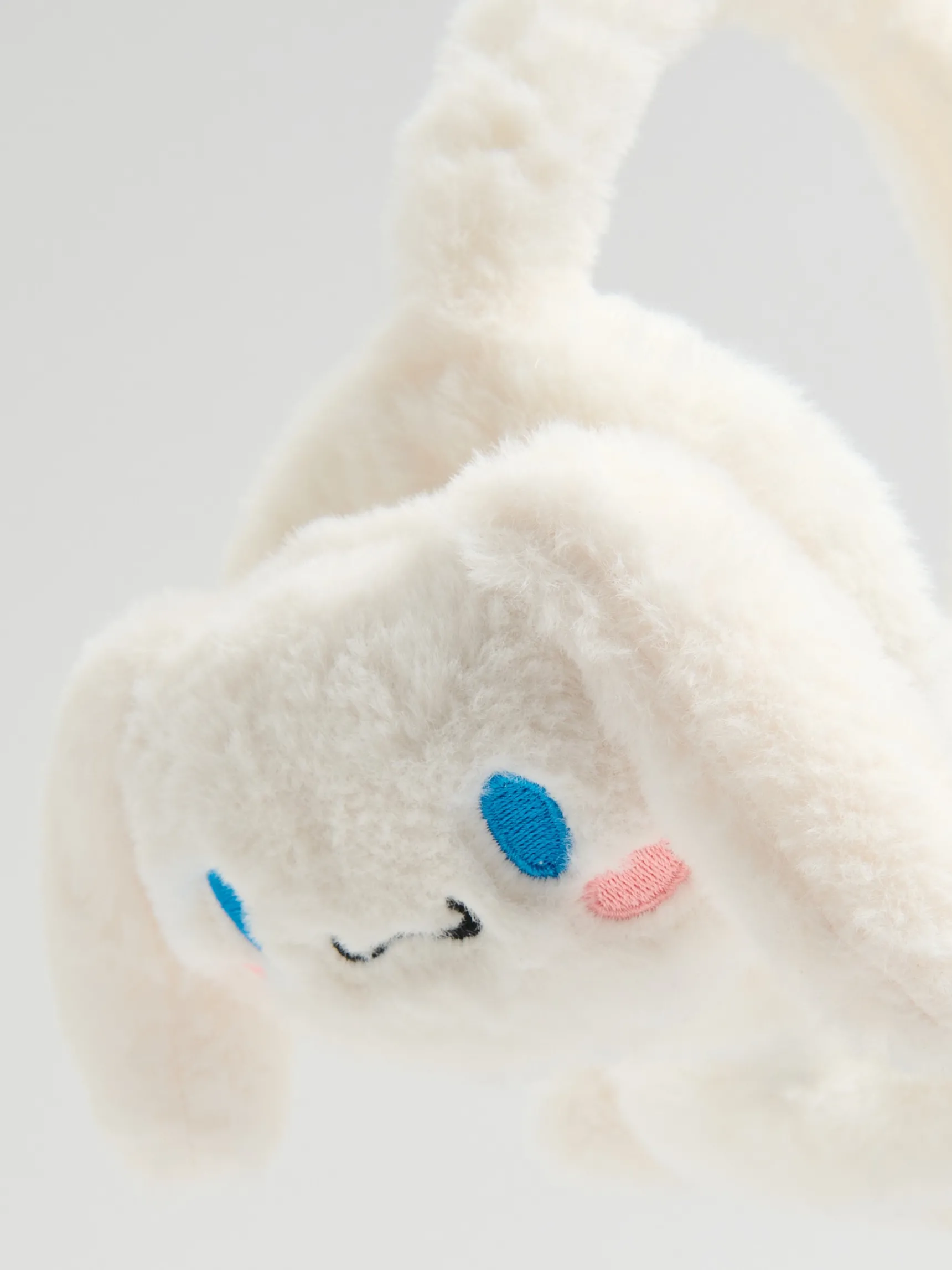 Clearance Cropp Futrzane nauszniki Cinnamoroll kremowy