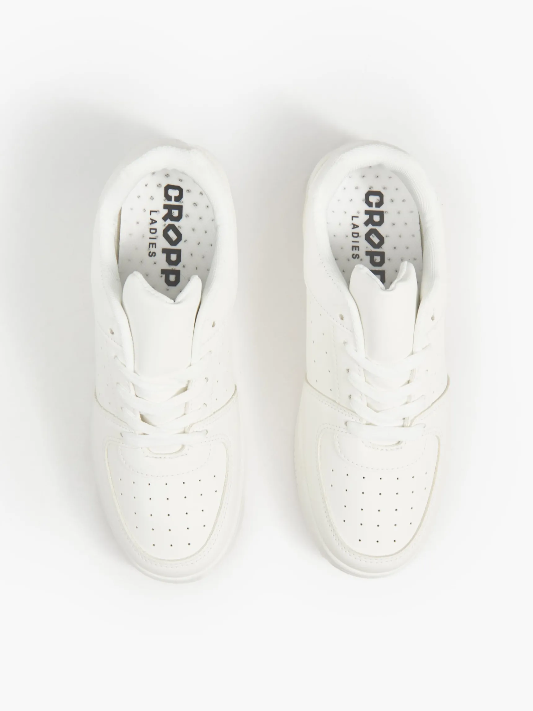 Online Cropp Gładkie białe sneakersy biały