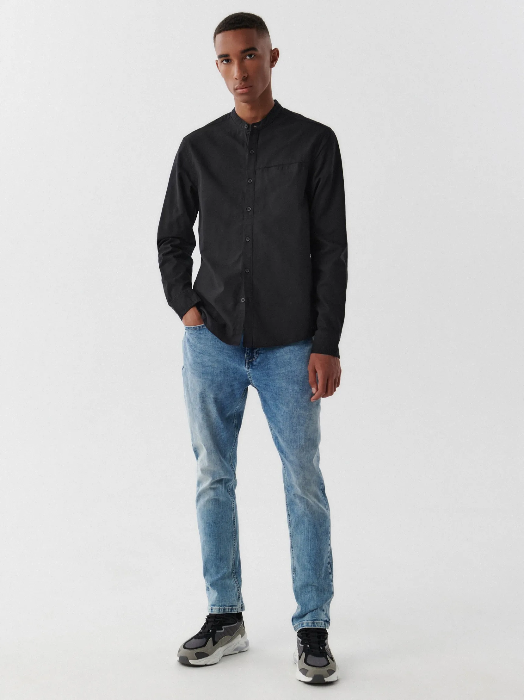 Online Cropp Jasne jeansy carrot niebieski