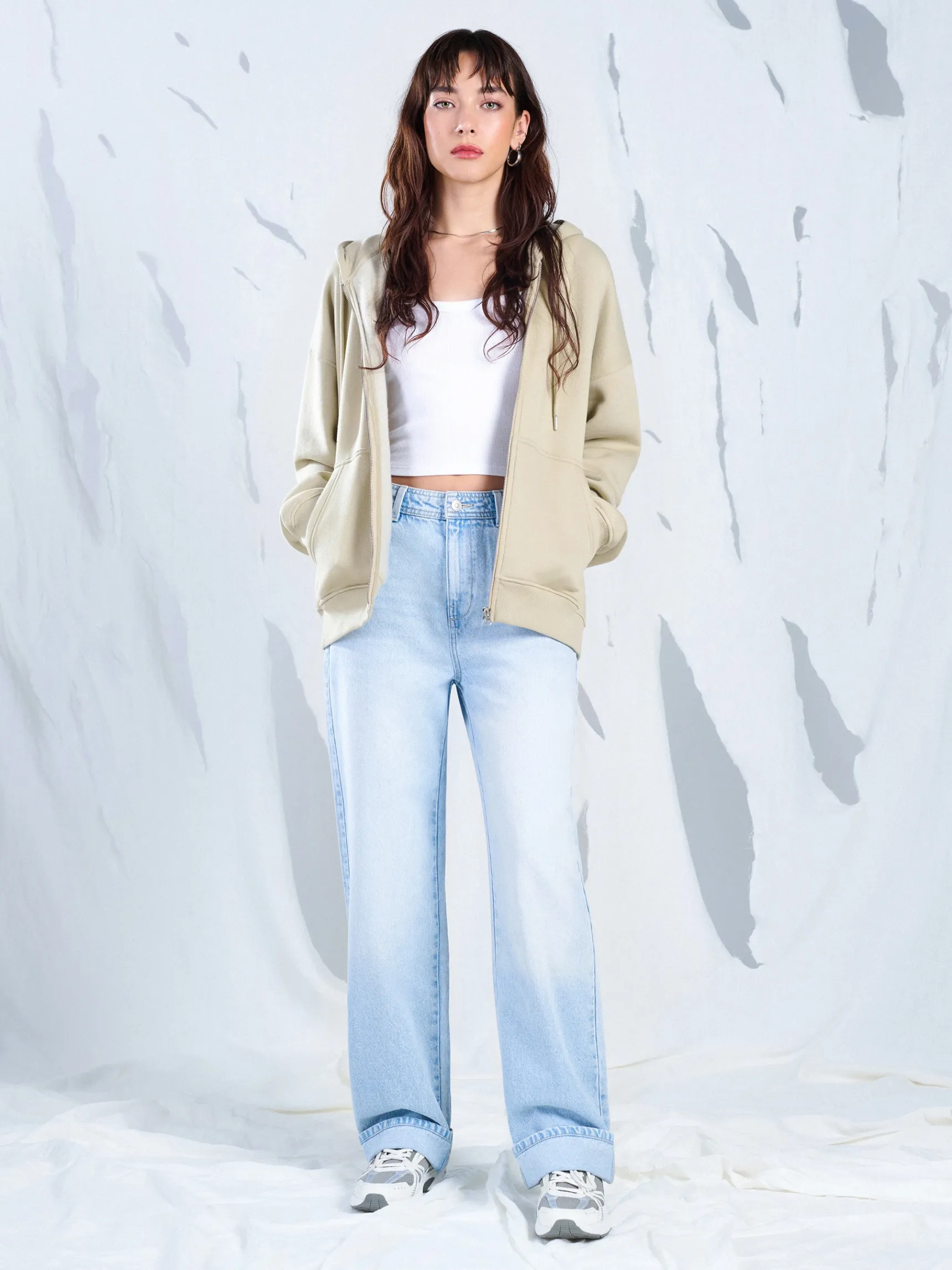 Hot Cropp Jasne jeansy straight z efektem sprania niebieski