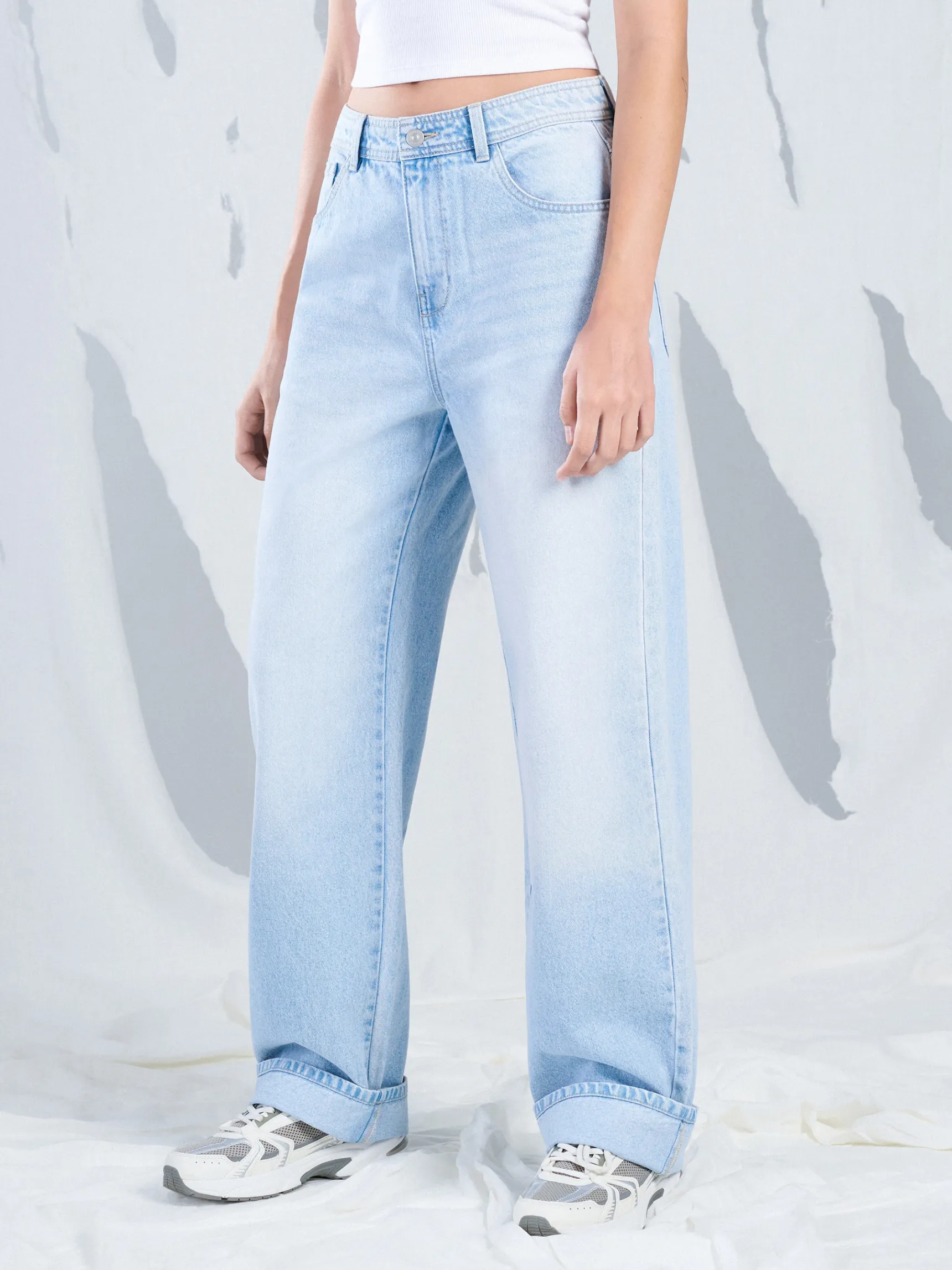 Hot Cropp Jasne jeansy straight z efektem sprania niebieski